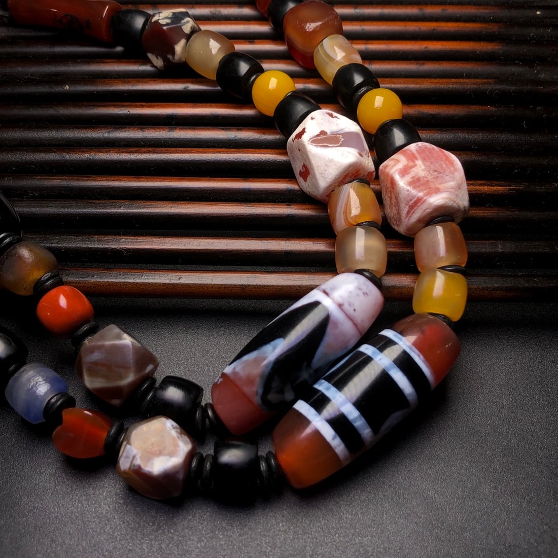 An Exquisite Agate Necklace - 7