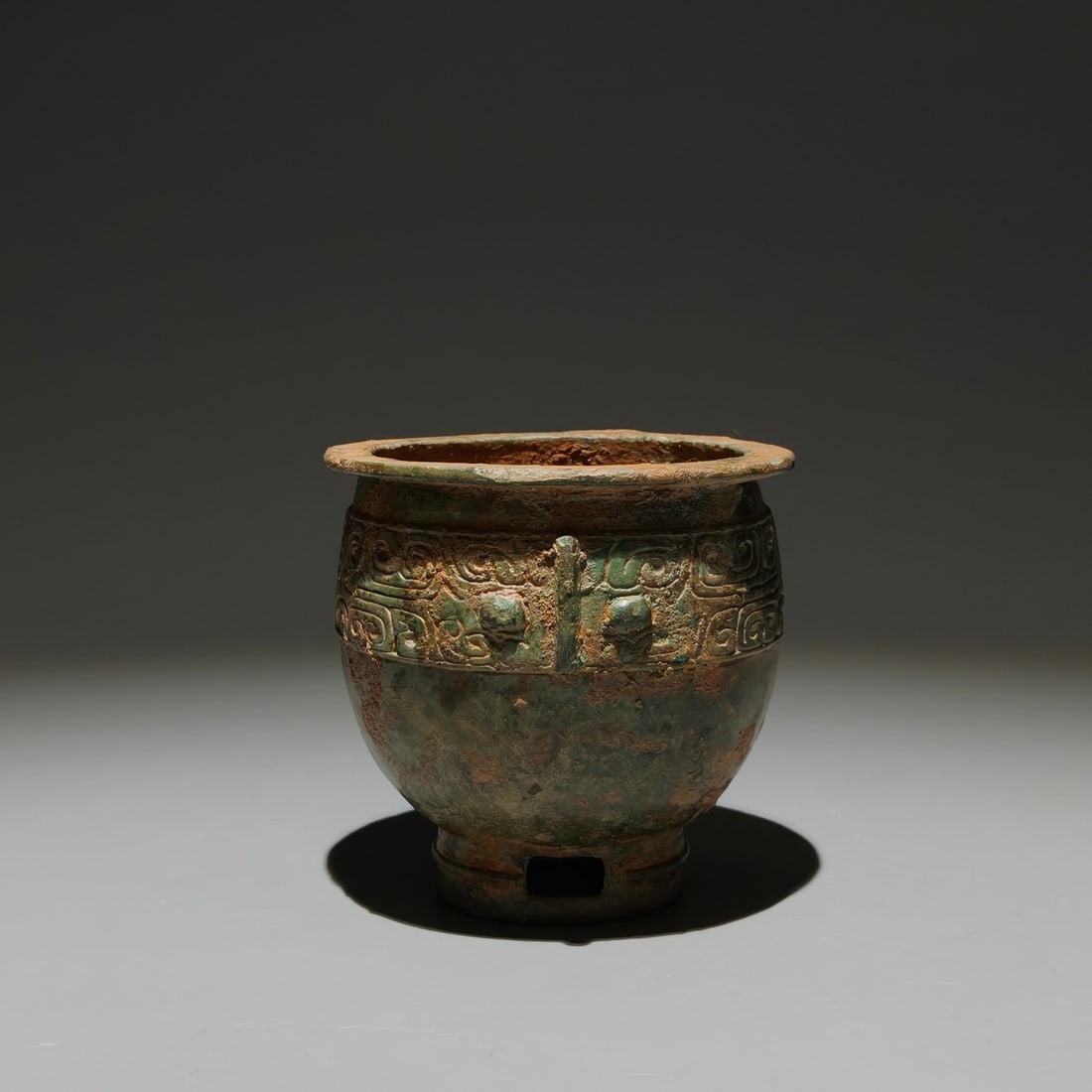 An Archaic Bronze Beast-Face Pattern Ritual vessel (1 of 9)