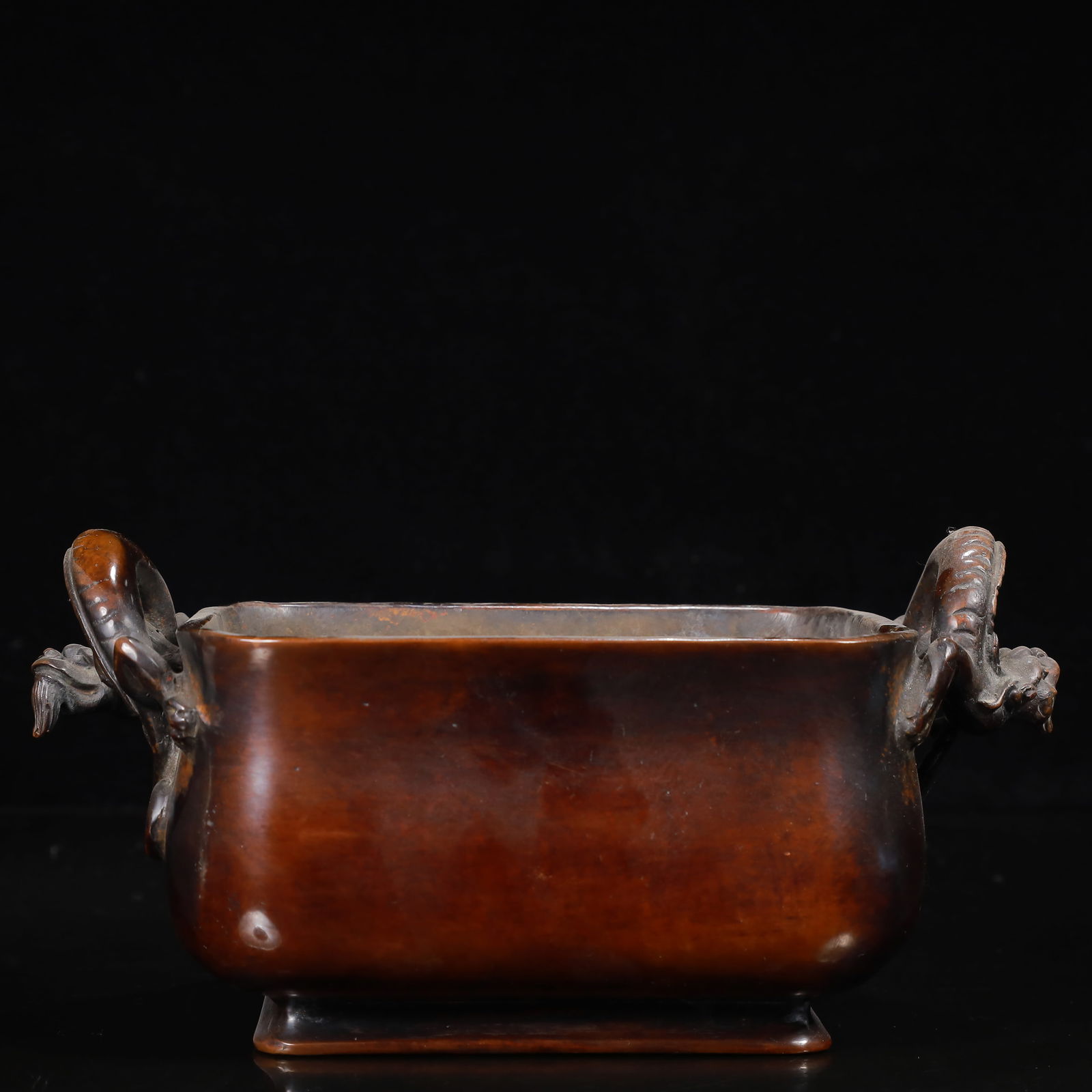 A Rare Bronze Dragon Pattern Double-Ears Censer: A Rare Bronze Dragon Pattern Double-Ears Censer,Ming Dynasty,China,Xuande Six-character Mark,Size:3.9inx8.7inx4.3in,Weight:2700g 