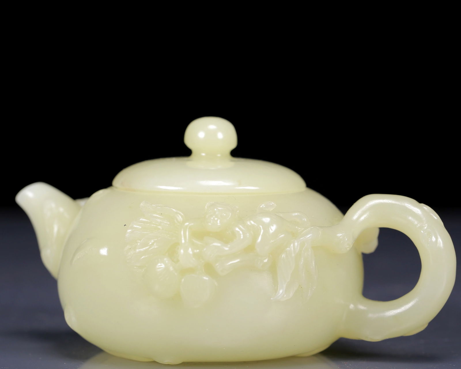 An Exquisite White Jade Flower Pattern Teapot - 2