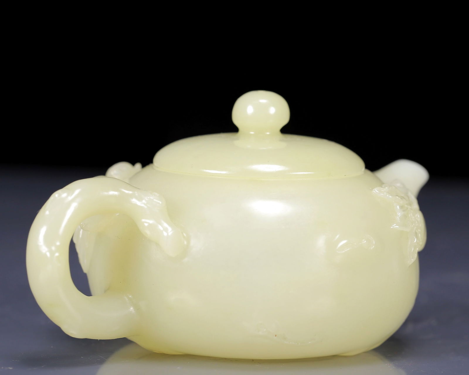 An Exquisite White Jade Flower Pattern Teapot - 3