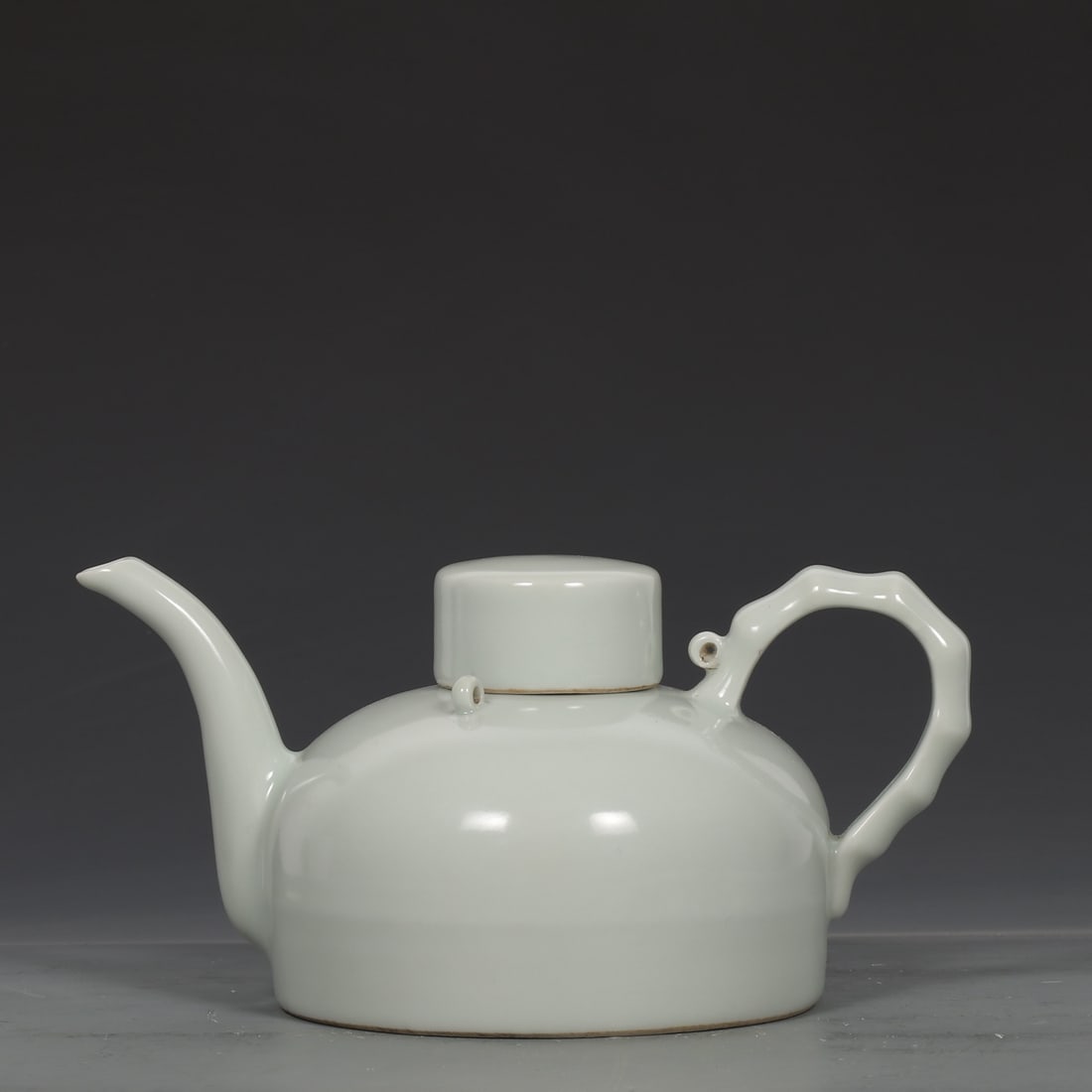 An Exquisite White Glazed Ewer (1 of 9)