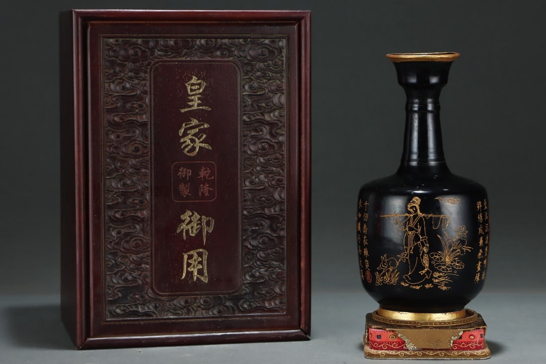 An Exquisite Ru yao Black Glazed Cover with Gold Figure Pattern Vase,with poem (1 of 8)