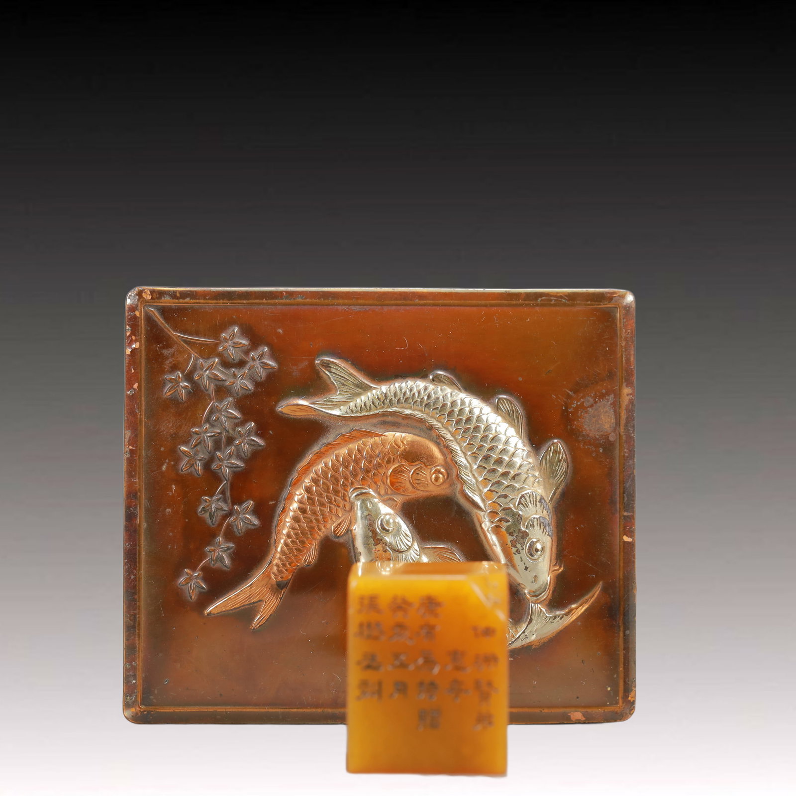 An Exquisite Tianhuang Stone Seal: An Exquisite Tianhuang Stone Seal,Qing Dynasty, China,Size:(Seal)1.2inx1.2inx1.2in,Weight:100g,(Box)4.1inx3.3inx1.8in 田黄石印章,中国清代