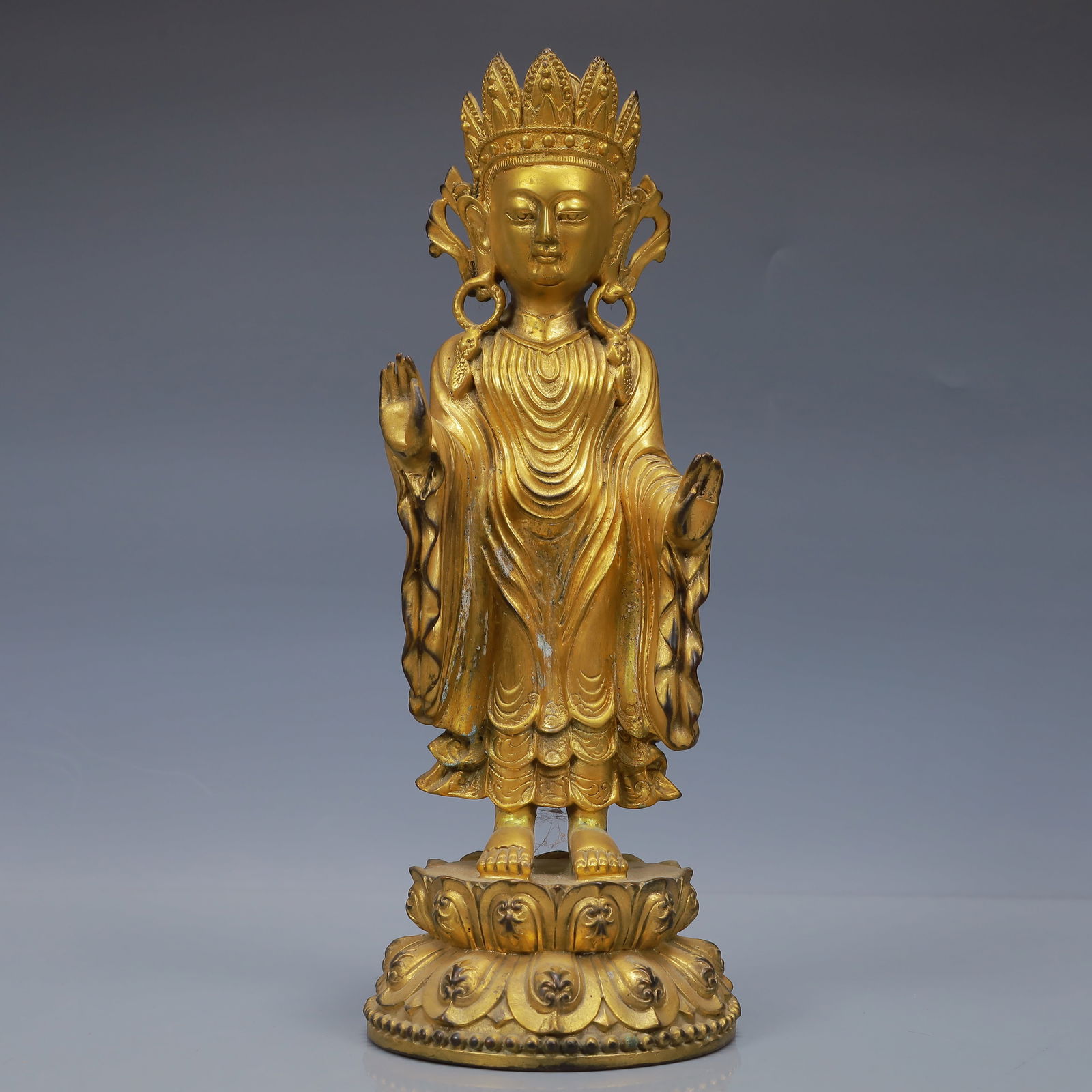 An Exquisite Gilt Bronze Statue of Bodhisattva: An Exquisite Gilt Bronze Statue of Bodhisattva,Qing Dynasty, China,Size:4.3inx11in,Weight:2200g 铜鎏金菩萨像,中国清代