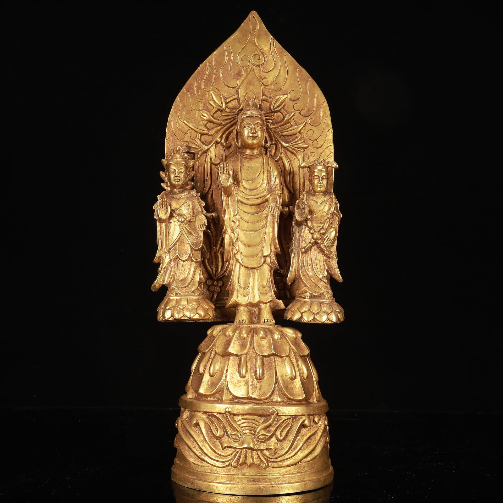 A Rare Gilt Bronze Buddha Statue: A Rare Gilt Bronze Buddha Statue,Qing Dynasty, China,Size:6.7inx5.9inx17.7in,Weight:4550g 铜鎏金佛像,中国清代