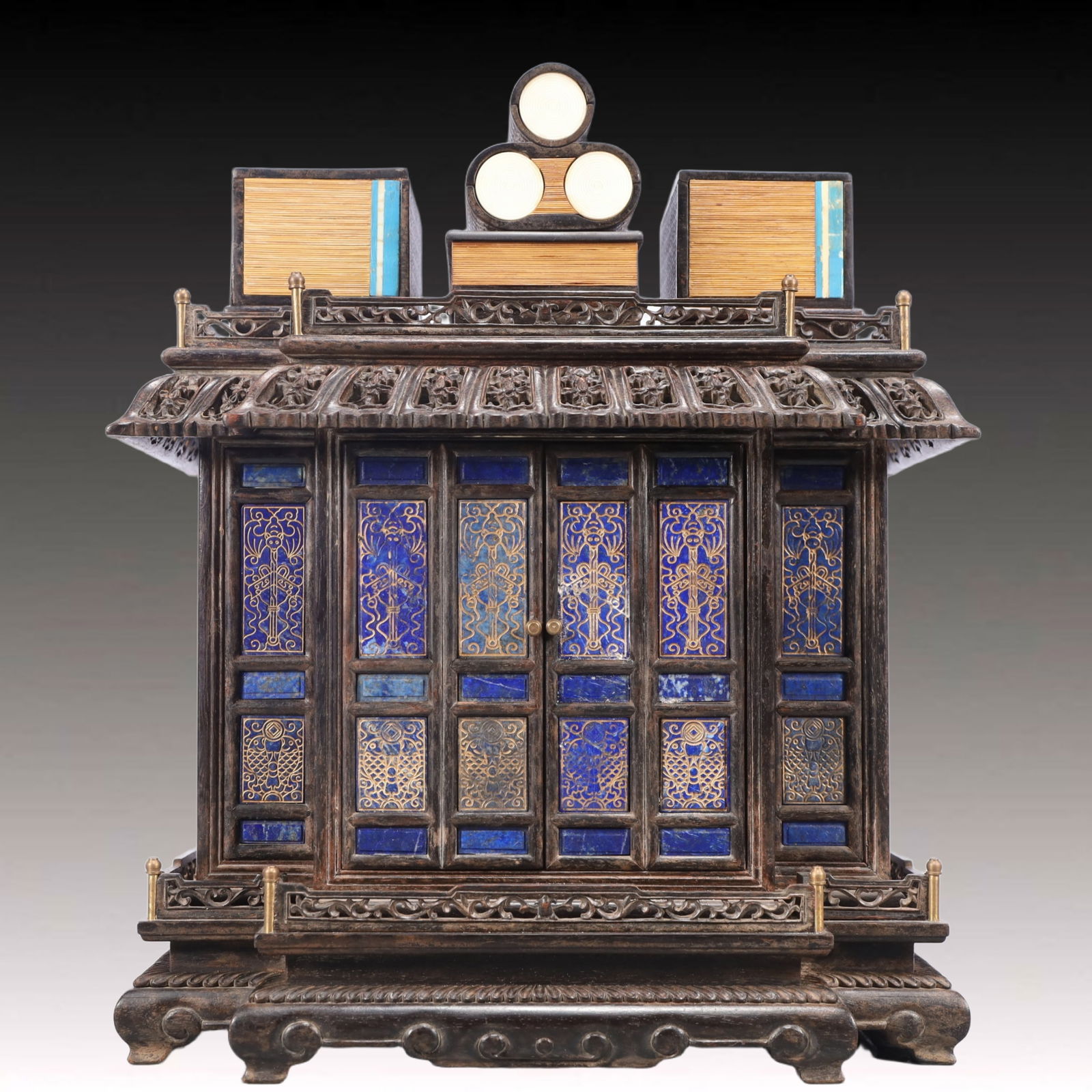 A Rare Zitanwood Inlaid Lapis Lazuli Box: A Rare Zitanwood Inlaid Lapis Lazuli Box,Qing Dynasty, China,Size:11.8inx8.3inx14.2in,Weight:4150g 紫檀木嵌青金石箱,中国清代