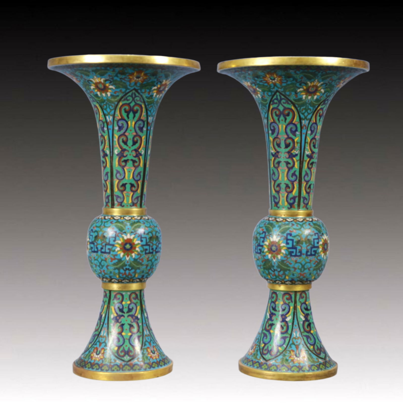 A Pair of Exquisite Cloisonne Flower Pattern Vases: A Pair of Exquisite Cloisonne Flower Pattern Vases ,Qing Dynasty, China,Qianlong Four-character Mark,Size：7.5inx15.4in; Weight：4800g 一对景泰蓝花Õ