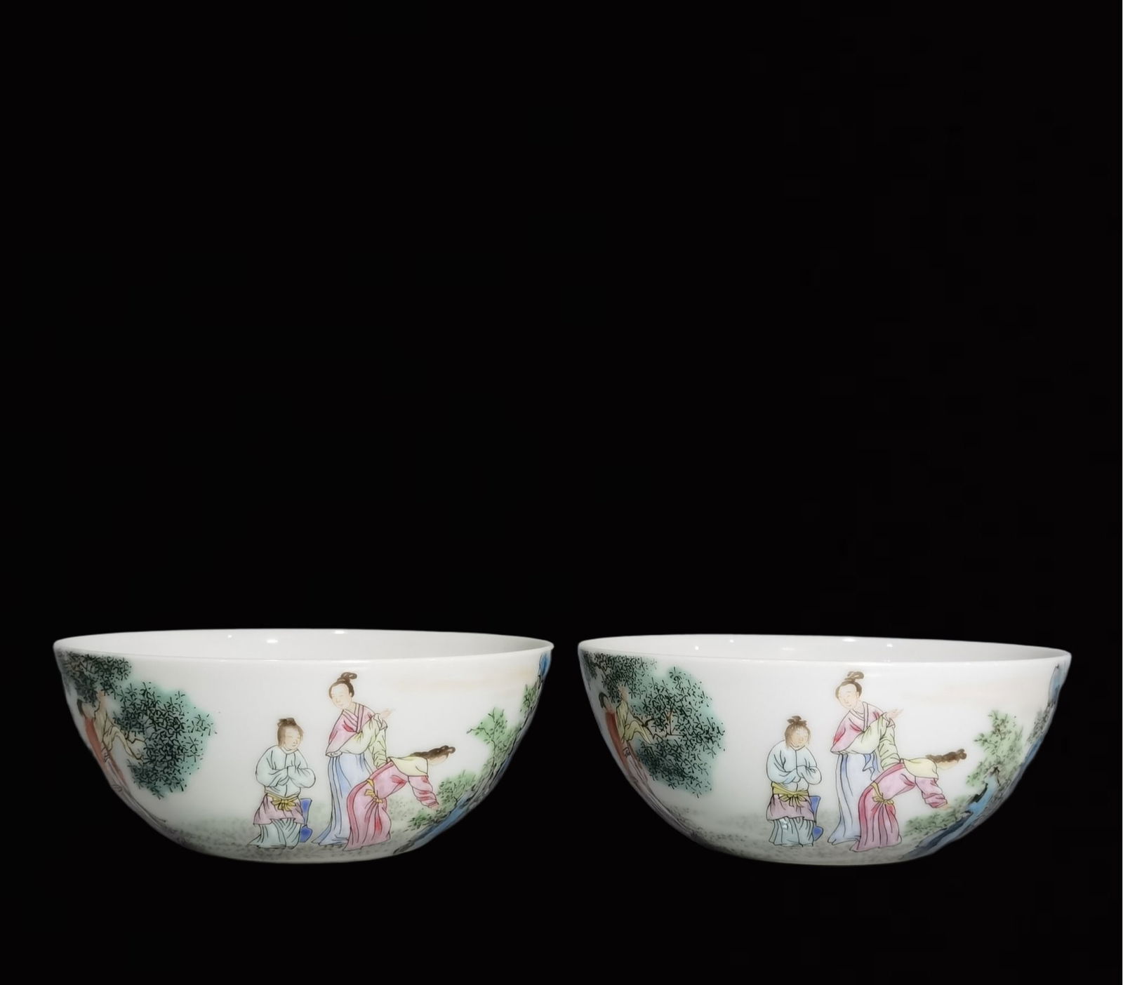 A Pair of Exquisite Famille-Rose Figure and Story Pattern Bowls: A Pair of Exquisite Famille-Rose Figure and Story Pattern Bowls,Qing Dynasty,China,Yongzheng Six-Character Mark,Size:3.6inx1.5in 
