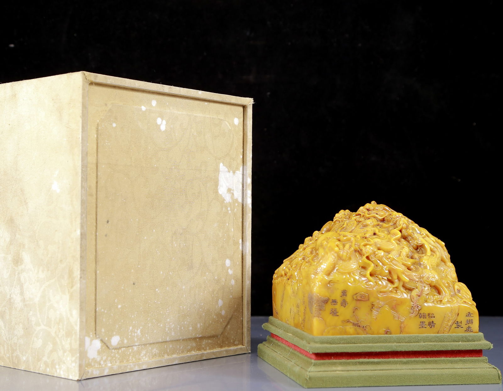 An Exquisite Tianhuang Stone Dragon Pattern Seal: An Exquisite Tianhuang Stone Dragon Pattern Seal,Qing Dynasty, China,Size:5.1inx3.9in,Weight:3510g 田黄石龙纹印章，清代