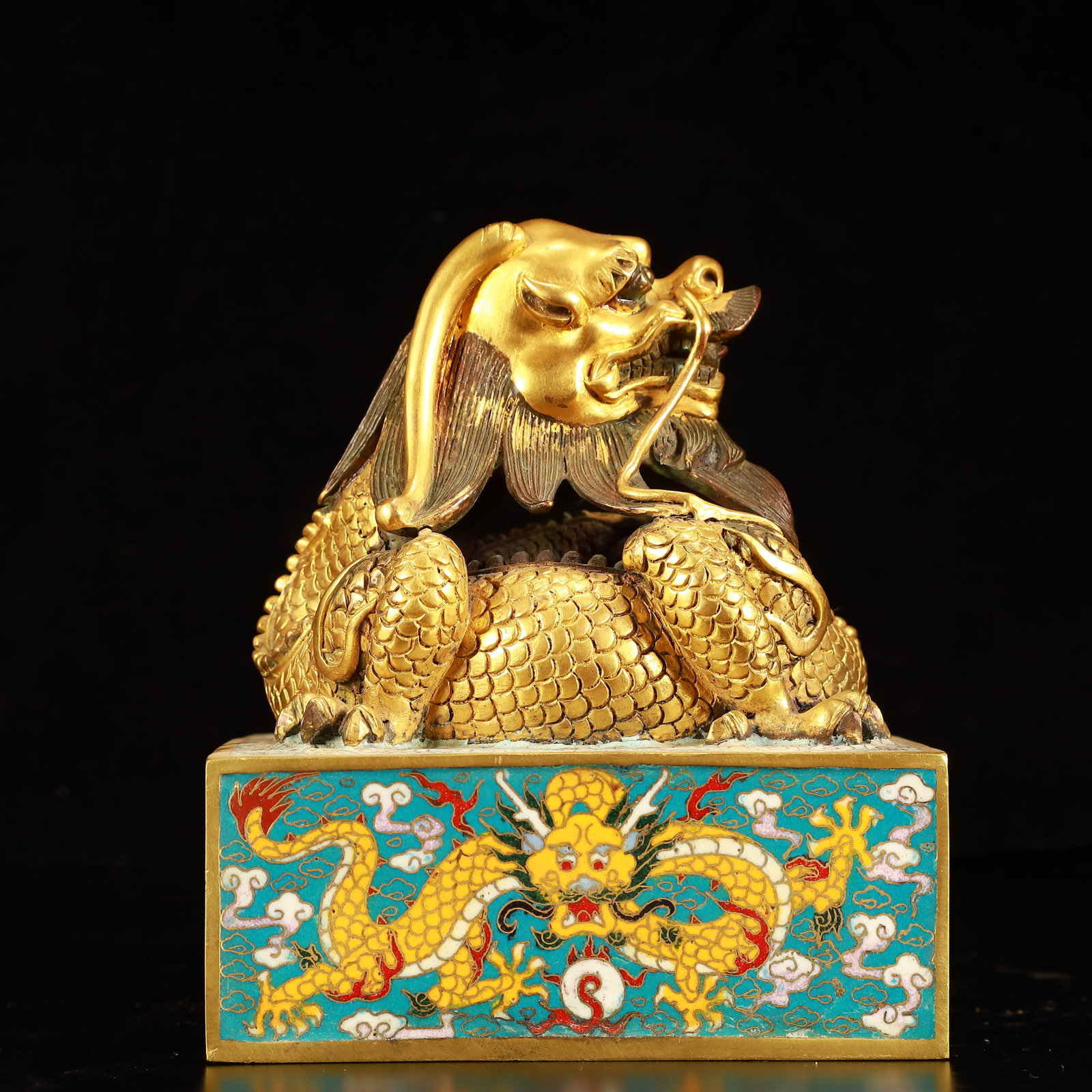 An Exquisite Cloisonne Dragon Pattern Seal (1 of 7)