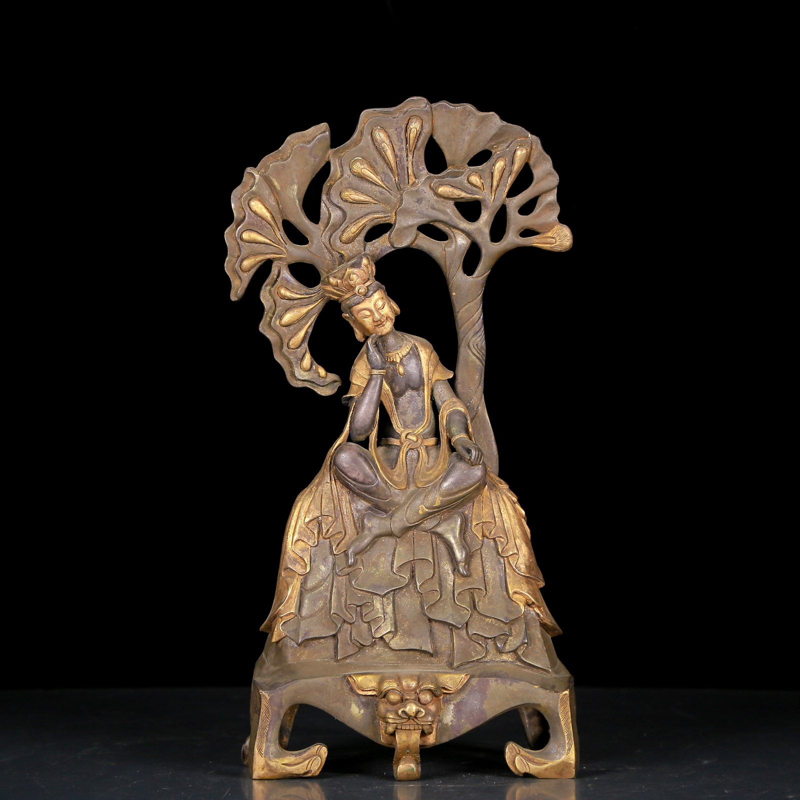 An Exquisite Gilt Bronze Silver Statue of Bodhisattva: An Exquisite Gilt Bronze Silver Statue of Bodhisattva,Qing Dynasty, China ,Size:5.5inx3.1inx11.4in ,Weight:1260g 铜鎏金银菩萨像，清代