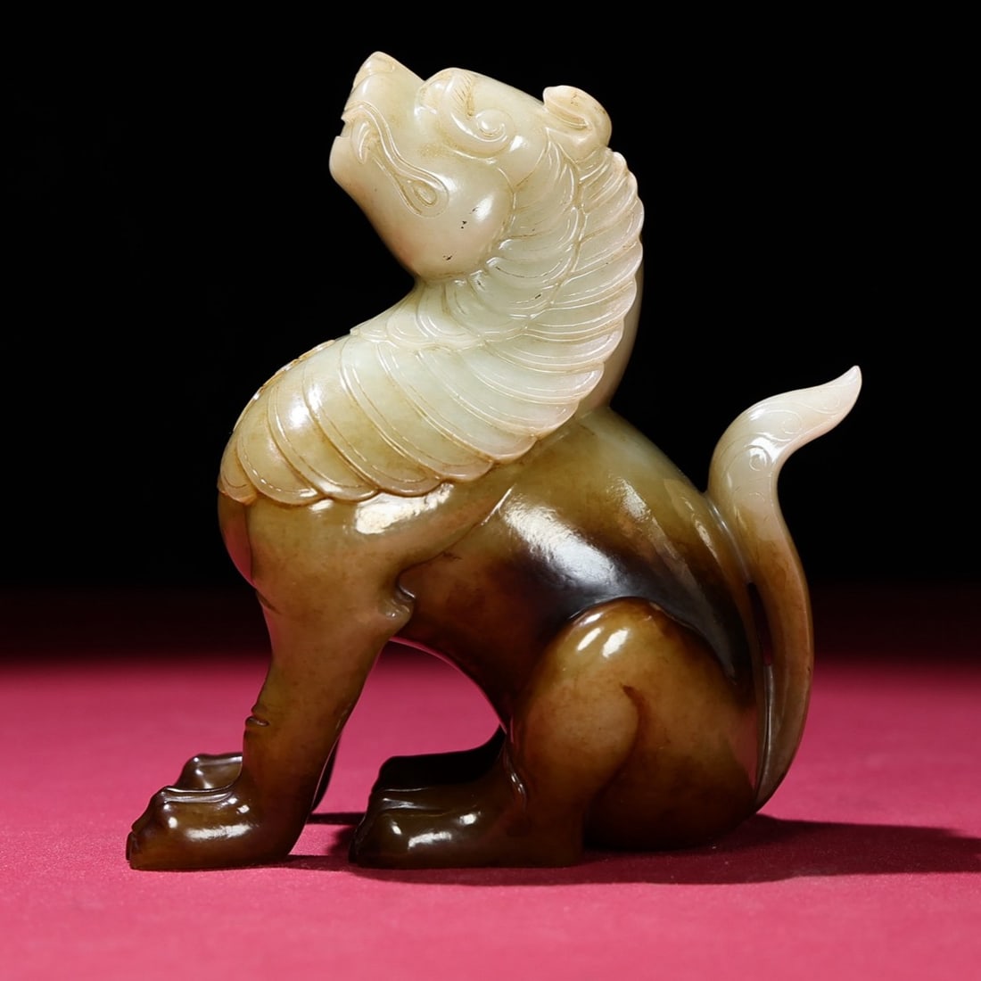 An Exquisite White Jade Auspicious Beast Ornament: An Exquisite White Jade Auspicious Beast Ornament,Qing Dynasty,China,Size:4.9inx2.8inx3.8in,Weight:828g 白玉瑞兽摆件,中国清代