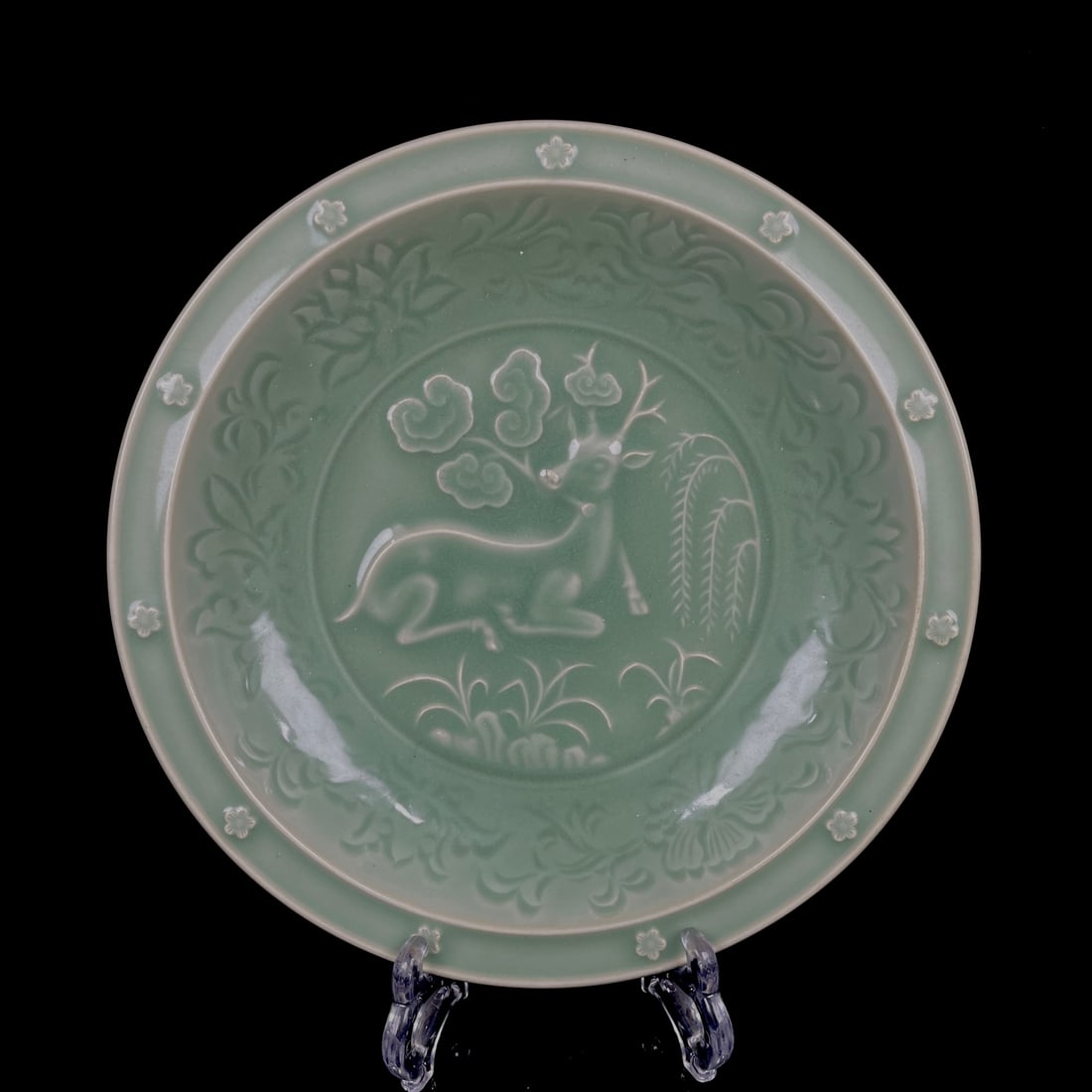 An Exquisite Longquan yao Deer Pattern Plate (1 of 9)