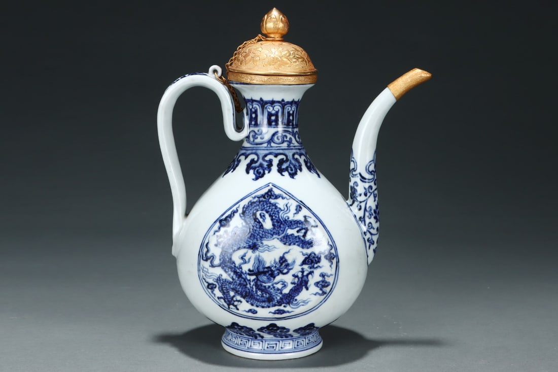 An Exquisite Blue and White Auspicious Cloud and Dragon Pattern Ewer - 3