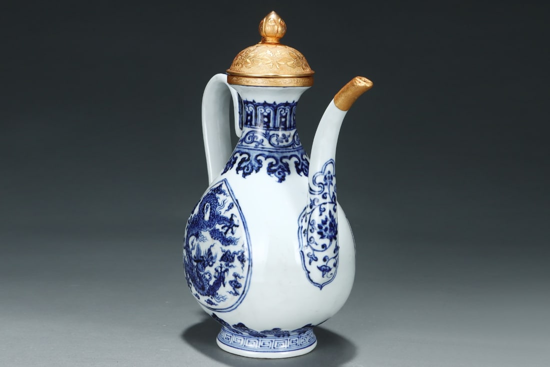 An Exquisite Blue and White Auspicious Cloud and Dragon Pattern Ewer - 5