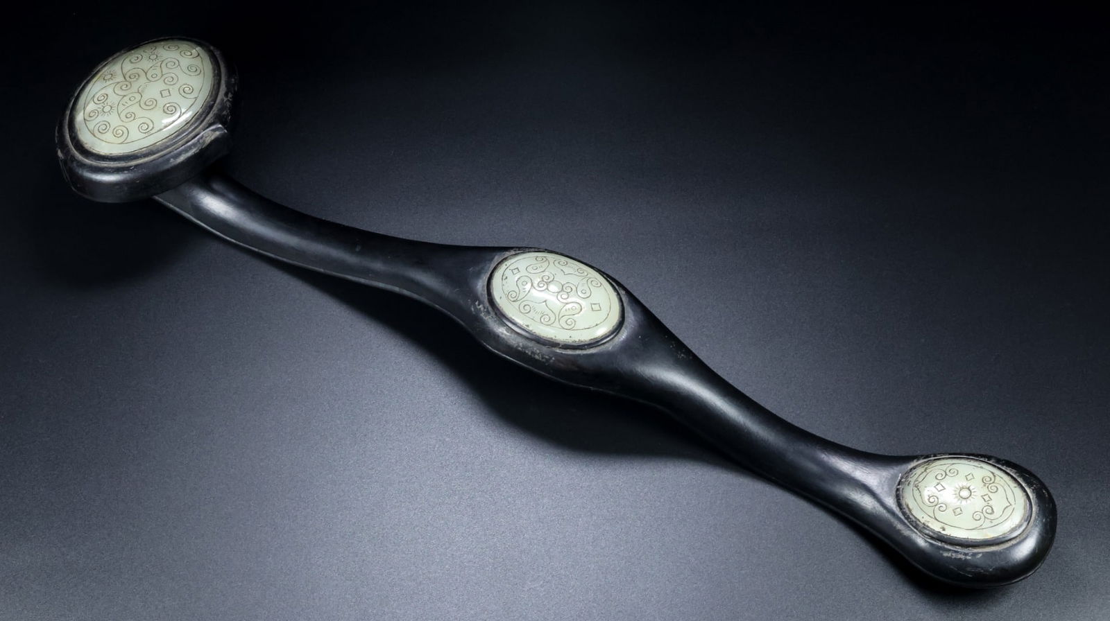 An Exquisite White Jade Ruyi - 9