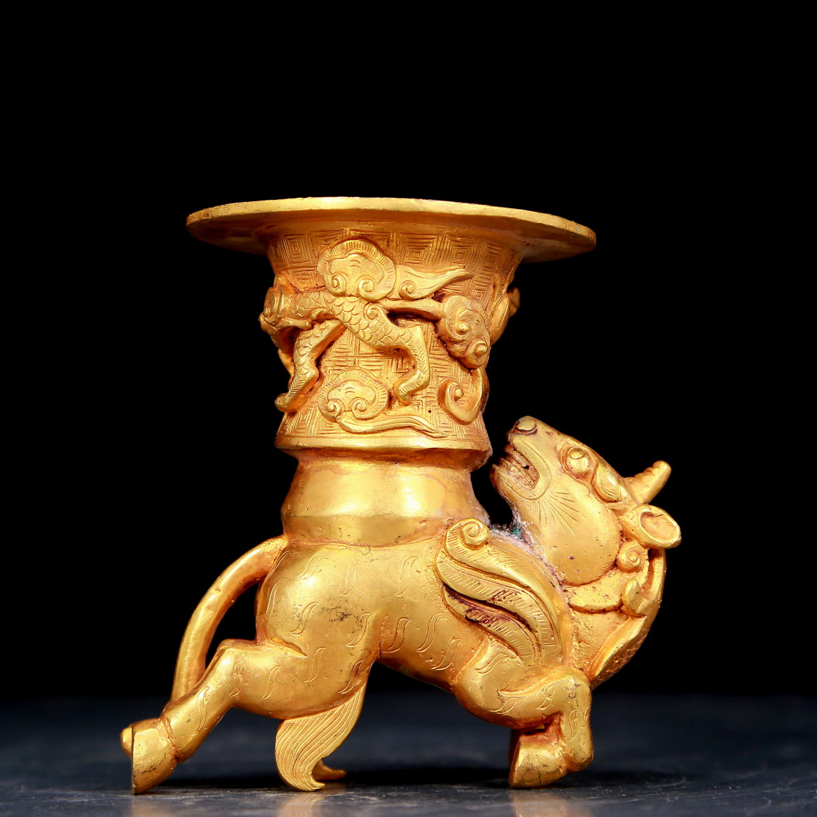 An exquisite gilt bronze unicorn cup: An exquisite gilt bronze unicorn cup, Qing Dynasty, China. The surface is carefully carved, vividly demonstrating the superb skills of the craftsman. It has its own unique meaning and allegorical deta