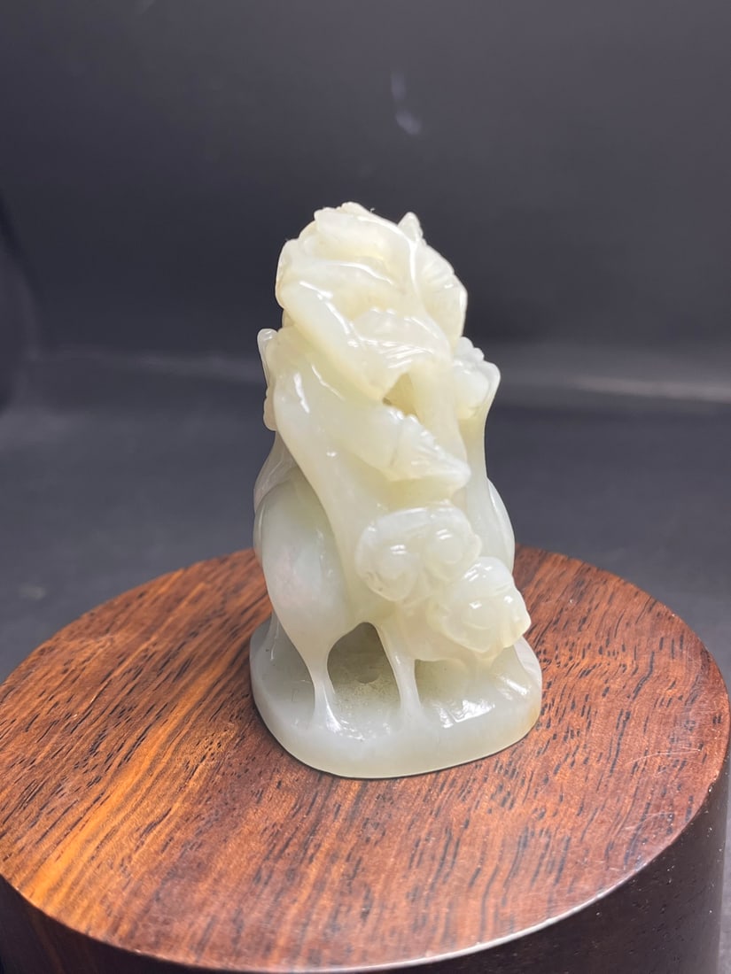 An Exquisite White Jade Deer Pattern Ornament - 3