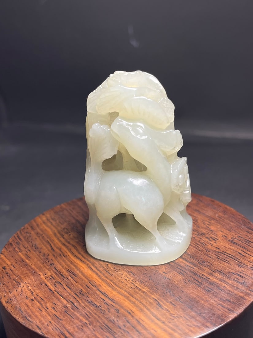 An Exquisite White Jade Deer Pattern Ornament - 4
