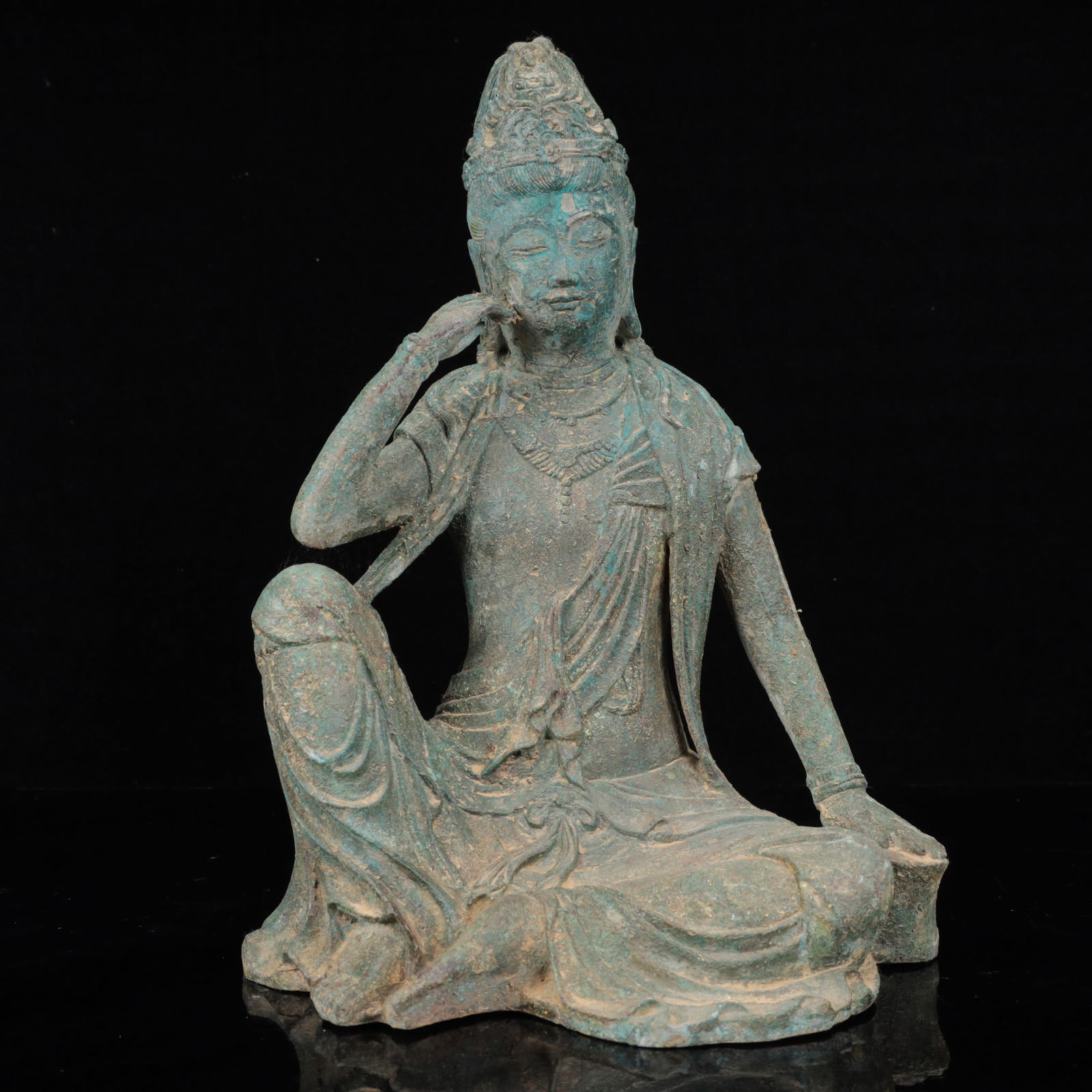 A Solemn Bronze Statue of Avalokitesvara: A Solemn Bronze Statue of Avalokitesvara,The Warring States period in China,Size:9.8inx11inx13.4in,Weight:5900g 青铜观音像,中国战国时期