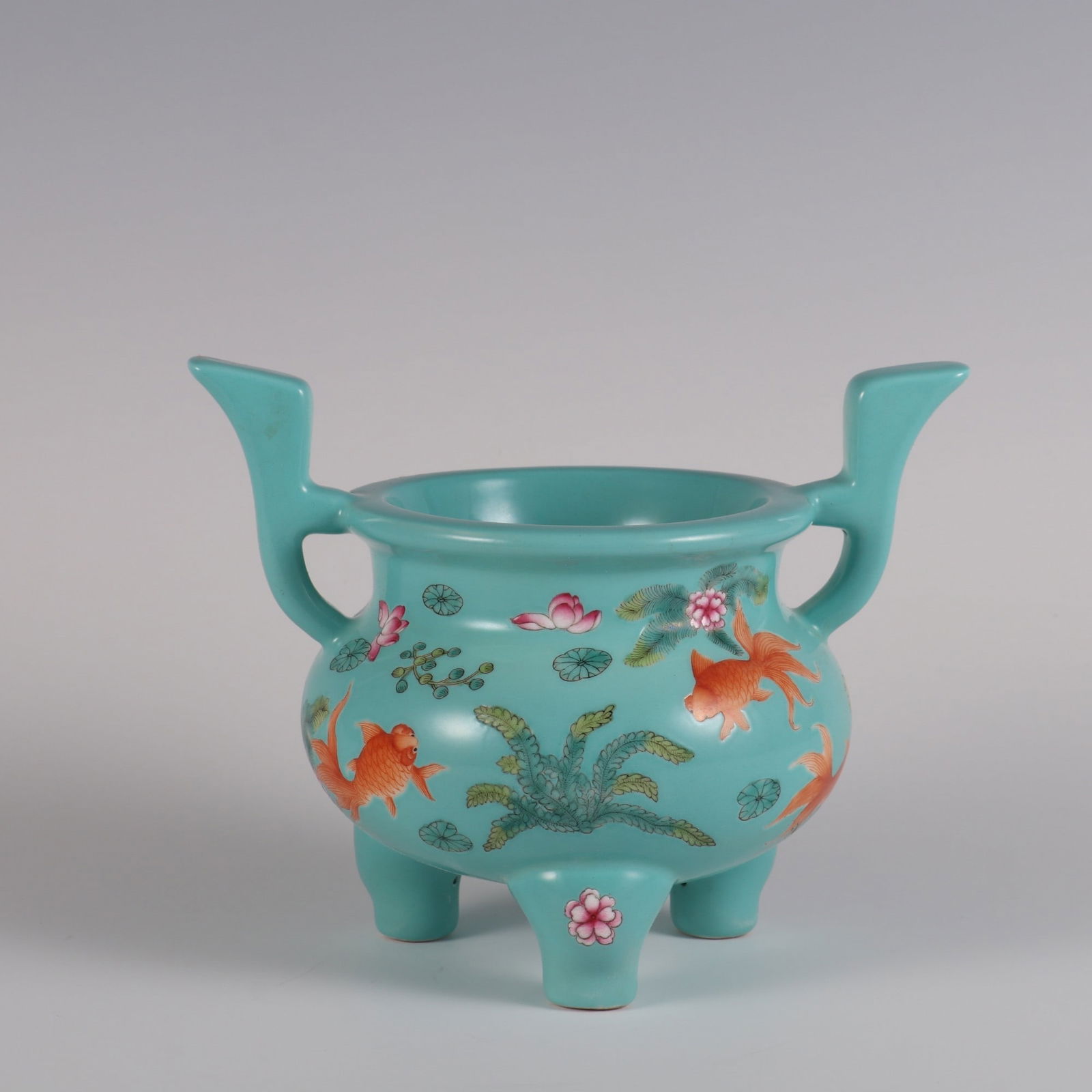 An Exquisite Green Ground Famille-Rose Hornwort Pattern Double-Ears and Tripod Censer: An Exquisite Green Ground Famille-Rose Hornwort Pattern Double-Ears and Tripod Censer,Qing Dynasty,China,Qianlong Six-character Mark,Size:5.7inx7.1in 