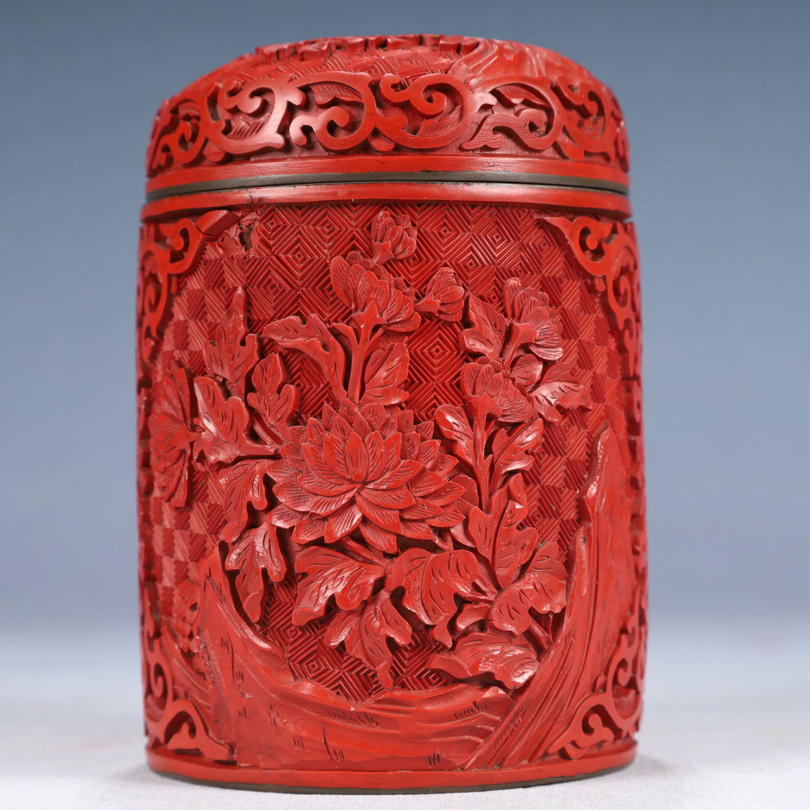 An Exquisite Carved Red Lacquer Flower Pattern Brush Pot,With Cover: An Exquisite Carved Red Lacquer Flower Pattern Brush Pot,With Cover,Qing Dynasty, China,Size:3.5inx5.1in,Weight:400g 