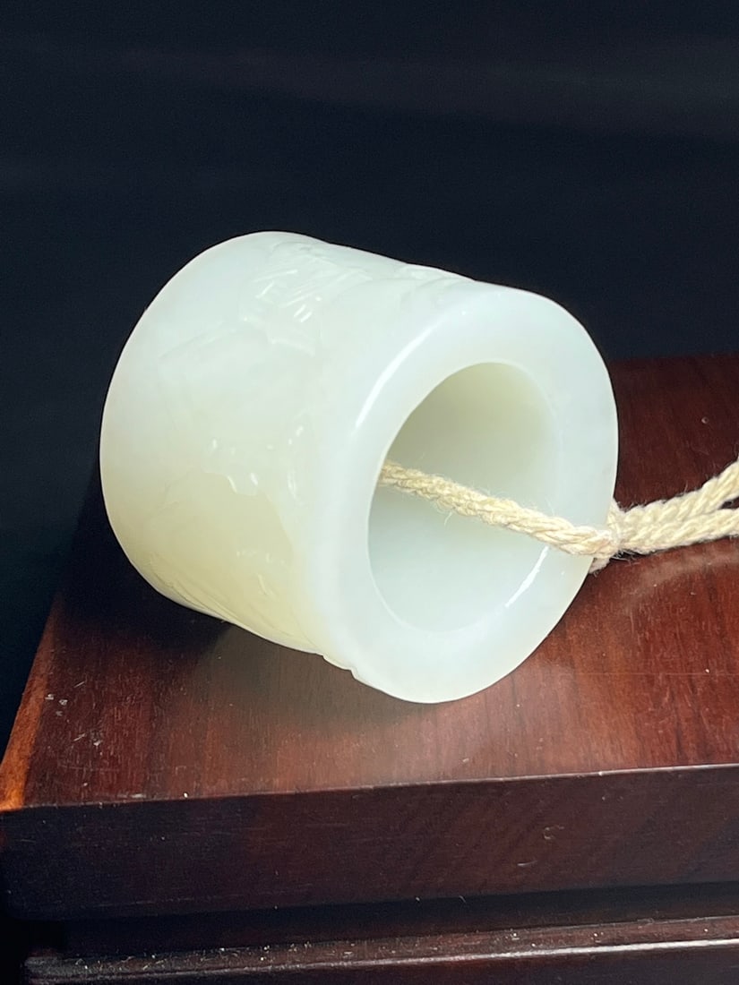 An Exquisite White Jade Landscape Pattern Thumb Ring - 6