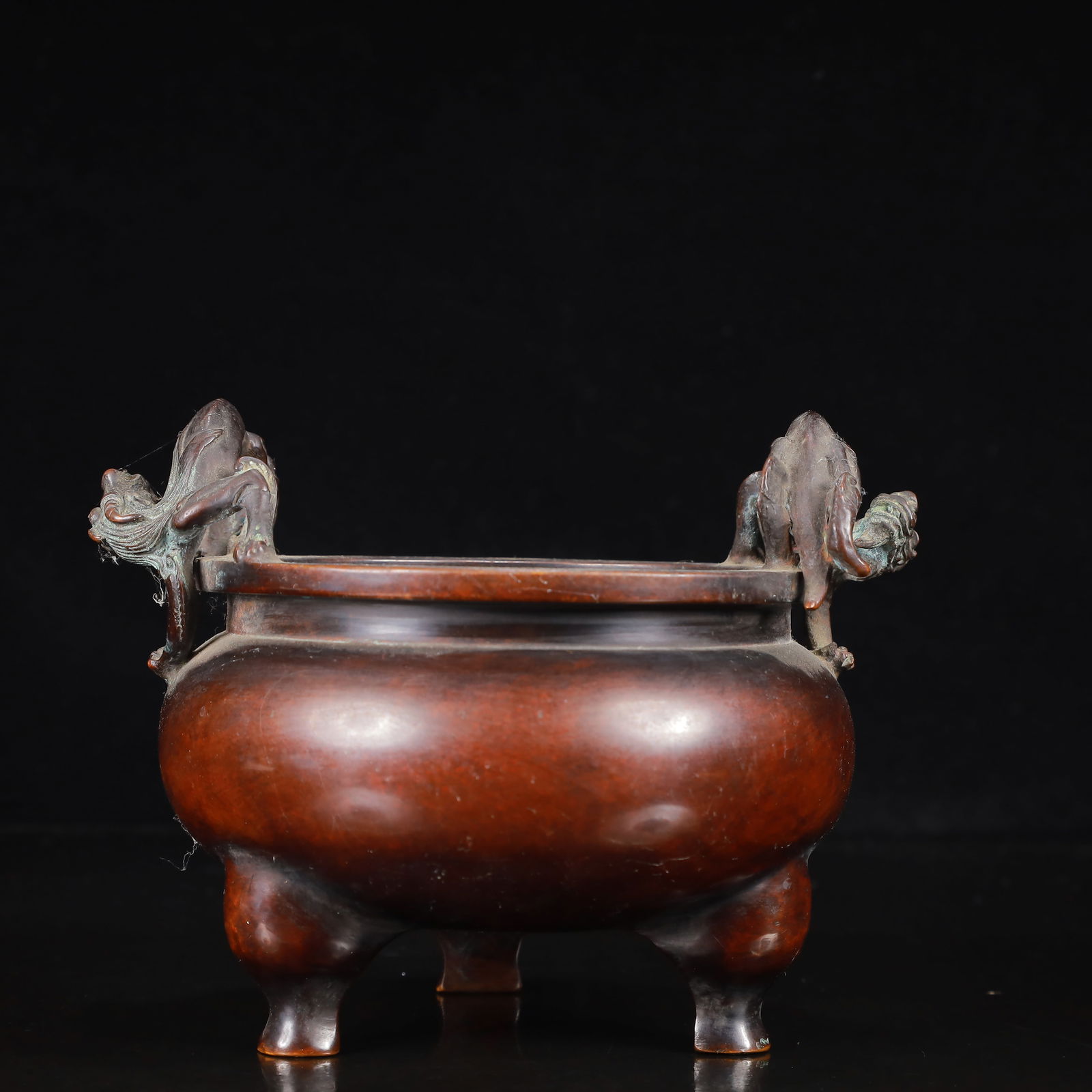 A Rare Bronze Dragon Pattern Tripod Censer (1 of 9)