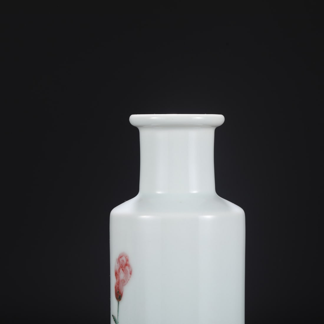 An Exquisite Doucai Flower Pattern Vase - 3