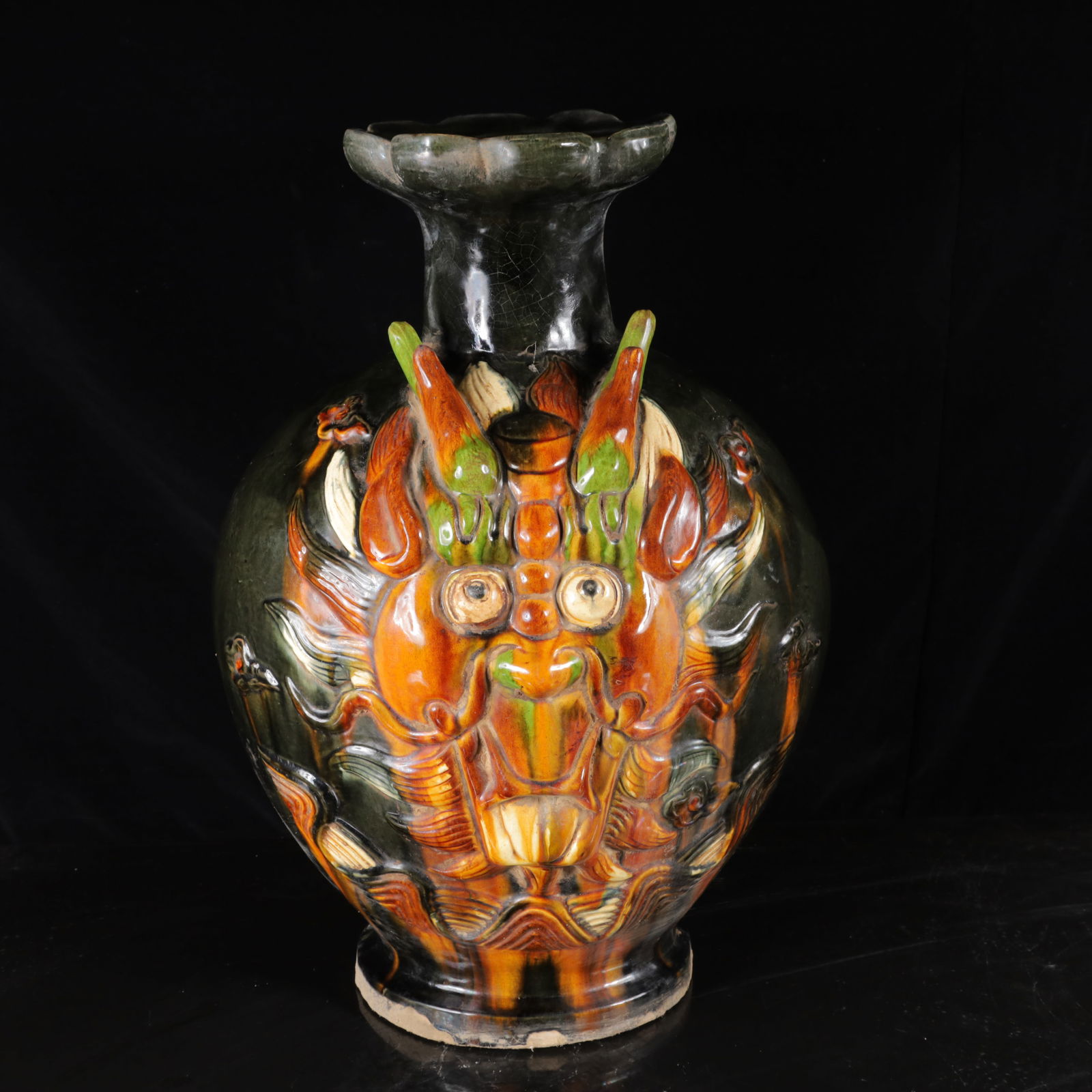 An Exquisite Tang Tri-Color Glazed Pottery Dragon Pattern Vase (1 of 14)