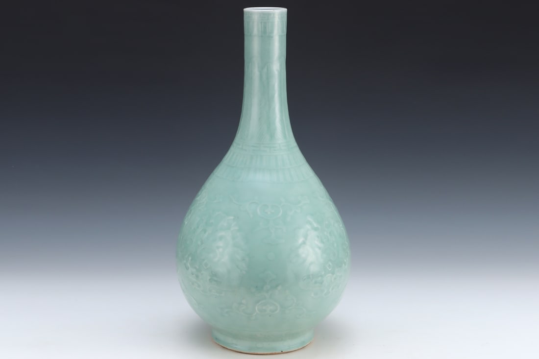 An Exquisite Celadon Glazed Flower Pattern Vase - 3