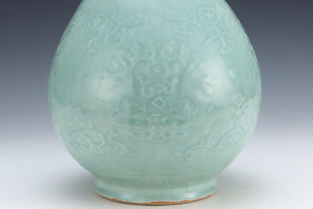 An Exquisite Celadon Glazed Flower Pattern Vase - 5