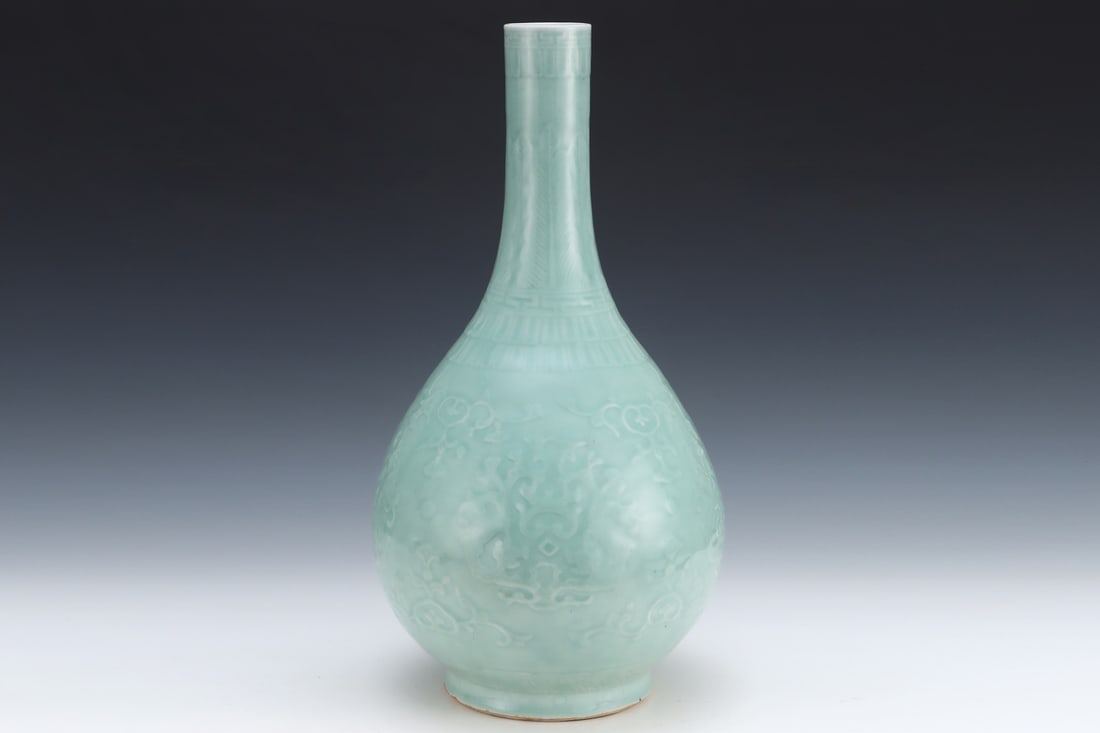 An Exquisite Celadon Glazed Flower Pattern Vase - 6