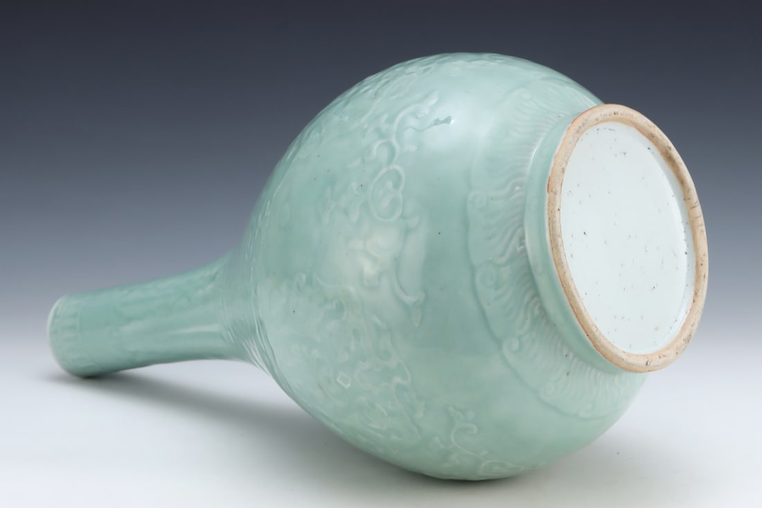 An Exquisite Celadon Glazed Flower Pattern Vase - 8