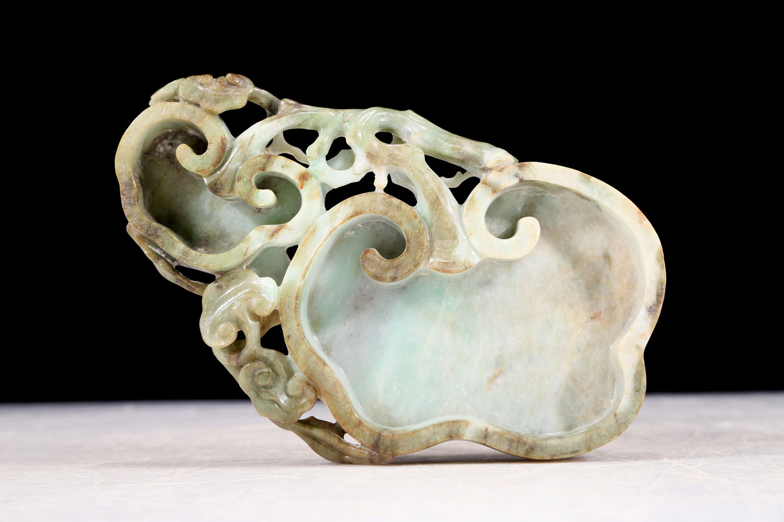 An exquisite jade ganoderma brush washer (1 of 6)
