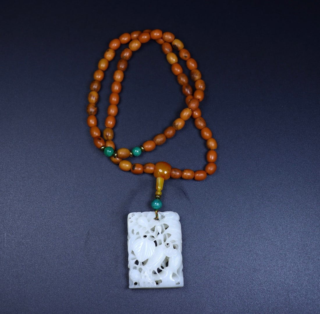 An Exquisite White Jade Crane Pattern Pendant: An Exquisite White Jade Crane Pattern Pendant,Qing Dynasty,China,Size:2.4inx1.8inx0.5in,Weight:131g 白玉鹤纹挂件,中国清代