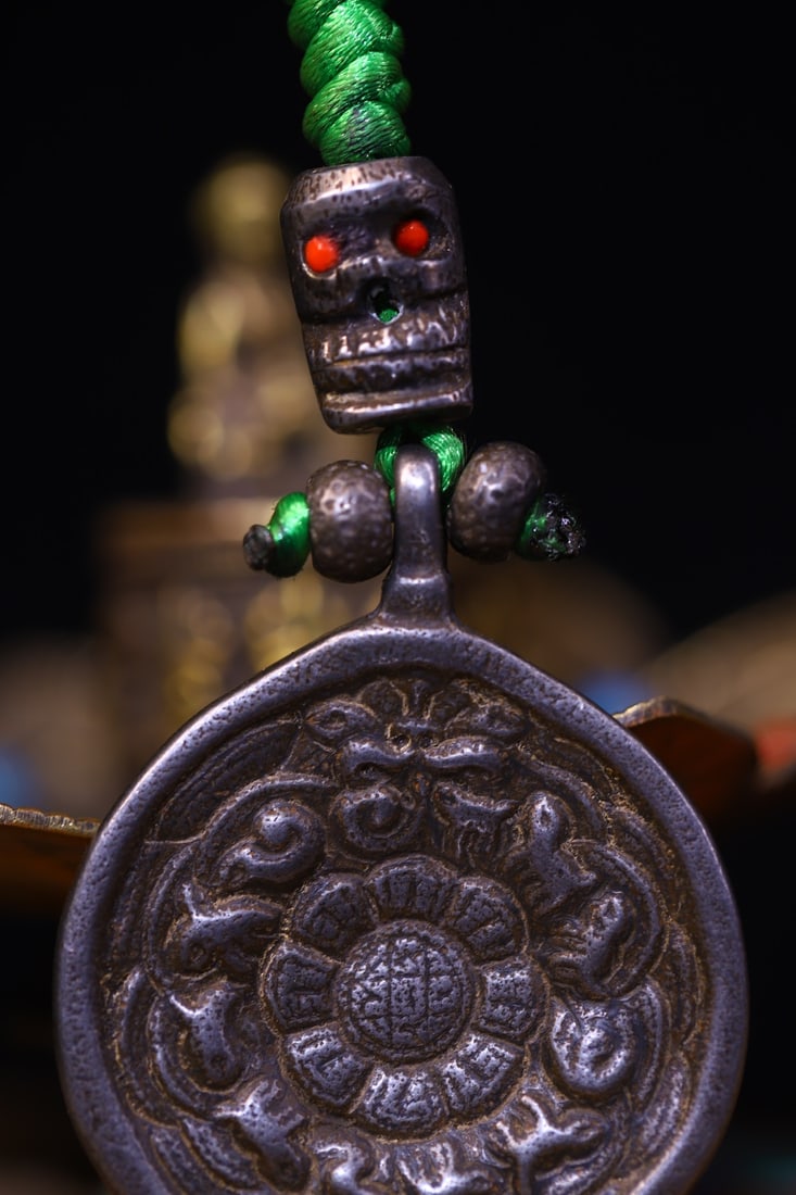 An Exquisite Bronze Flower Pattern Pendant - 4