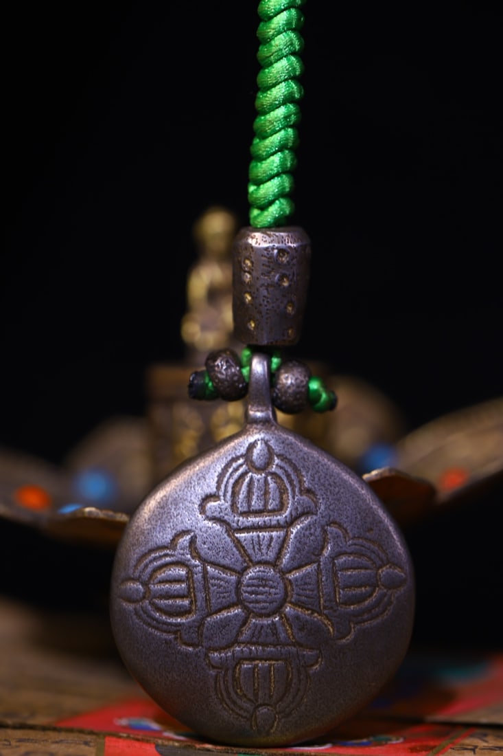 An Exquisite Bronze Flower Pattern Pendant - 7