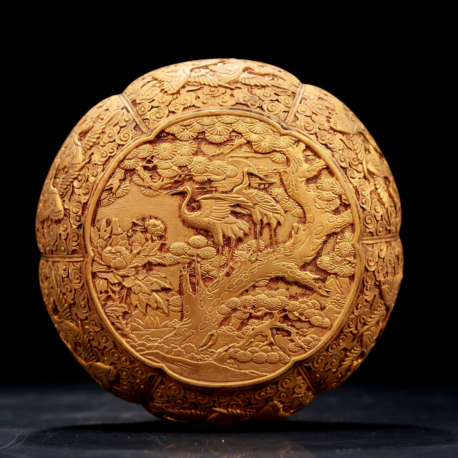 An exquisite gilt bronze box with crane pattern - 2