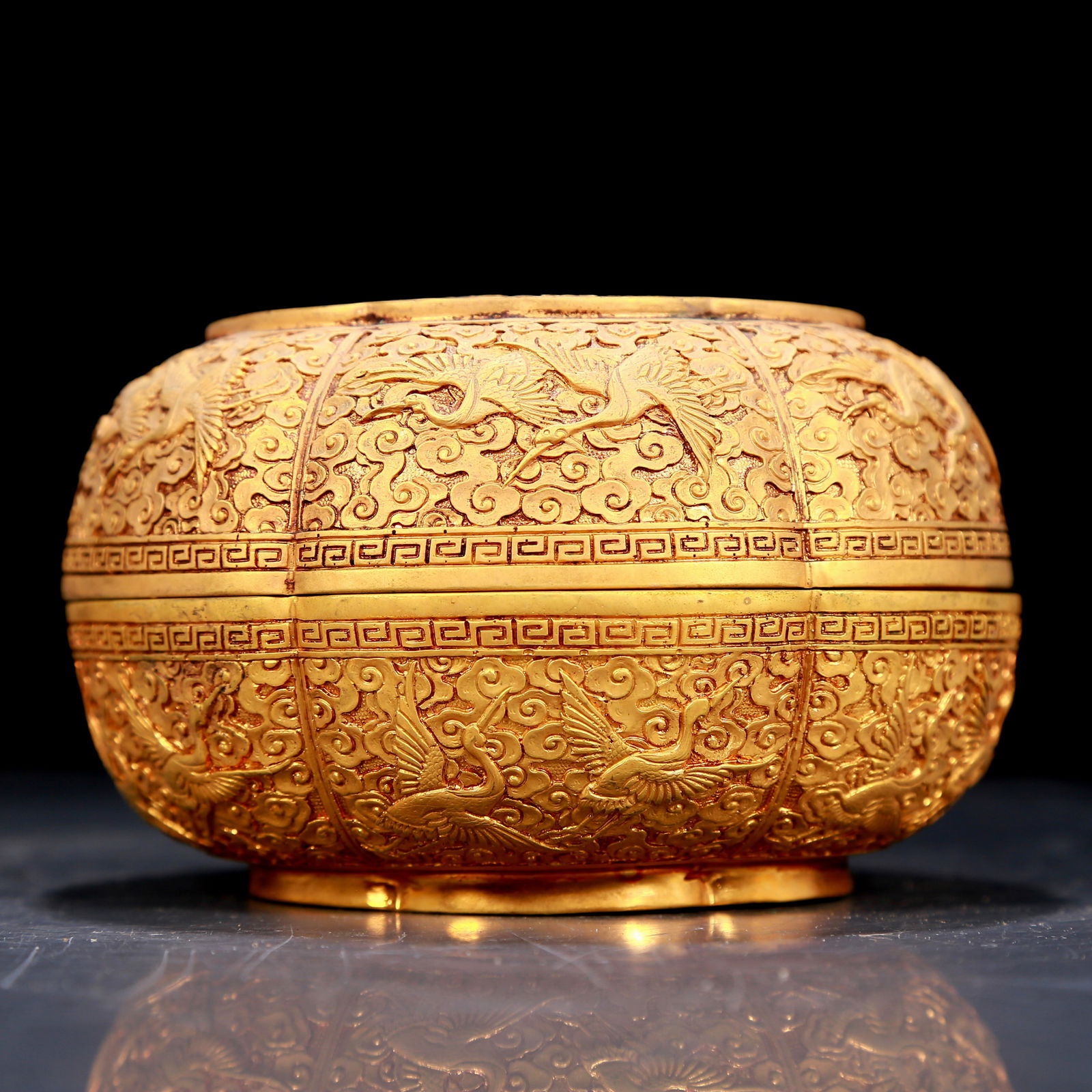 An exquisite gilt bronze box with crane pattern - 3