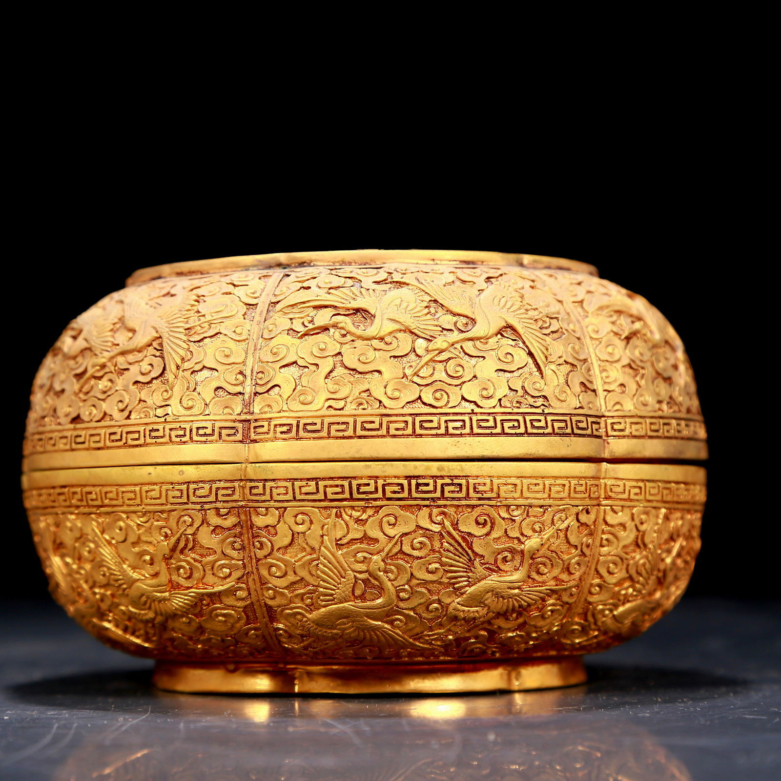 An exquisite gilt bronze box with crane pattern - 4