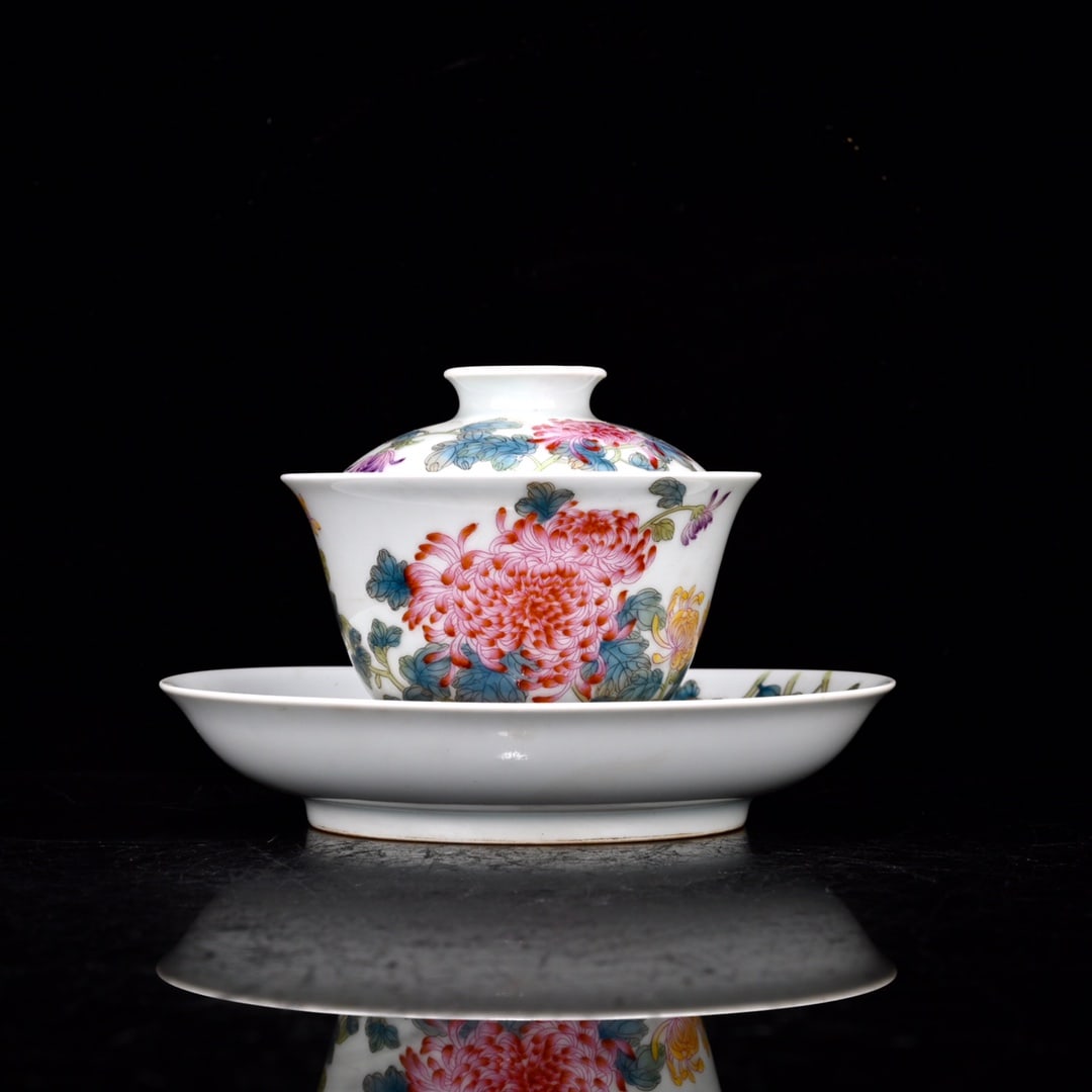 An Exquisite Enamel Flower Pattern Bowl with Cover (1 of 8)