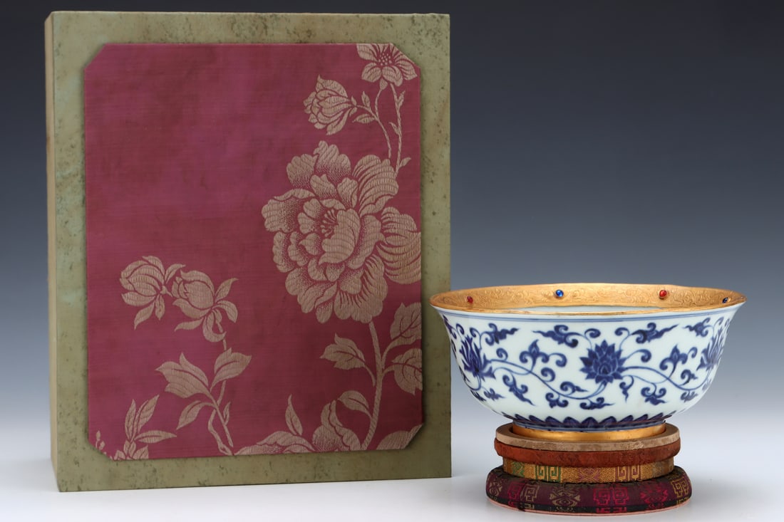 An Exquisite Blue and White Cover with Gold Lotus Pattern Bowl: An Exquisite Blue and White Cover with Gold Lotus Pattern Bowl,Ming Dynasty,China,Xuande Six-Character Mark,Size:3.6inx7.9in 