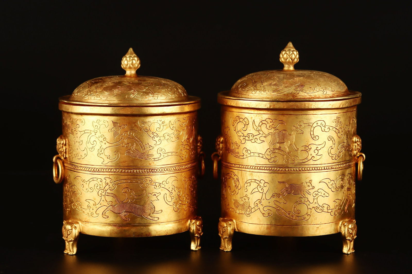 A Pair of Exquisite Gilt Bronze Beast Pattern Double-Ears and Tripod Boxs with Cover (1 of 9)