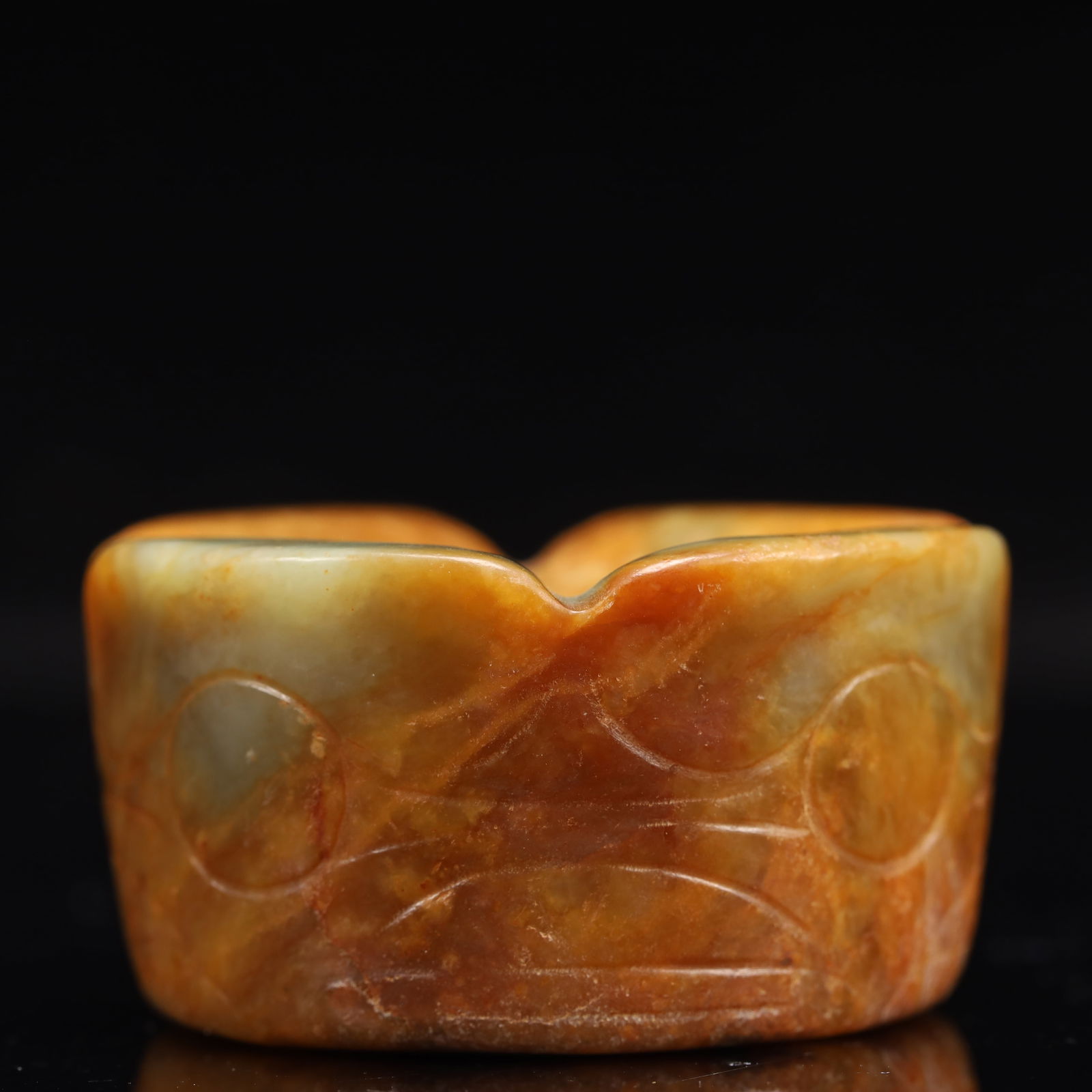 An Archaic Hongshan Culture Yellow Jade Pendant: An Archaic Hongshan Culture Yellow Jade Pendant,Ancient Time, China,Size:2.6inx1.4in,Weight:260g 红山文化黄玉挂件,中国新石ࢤ