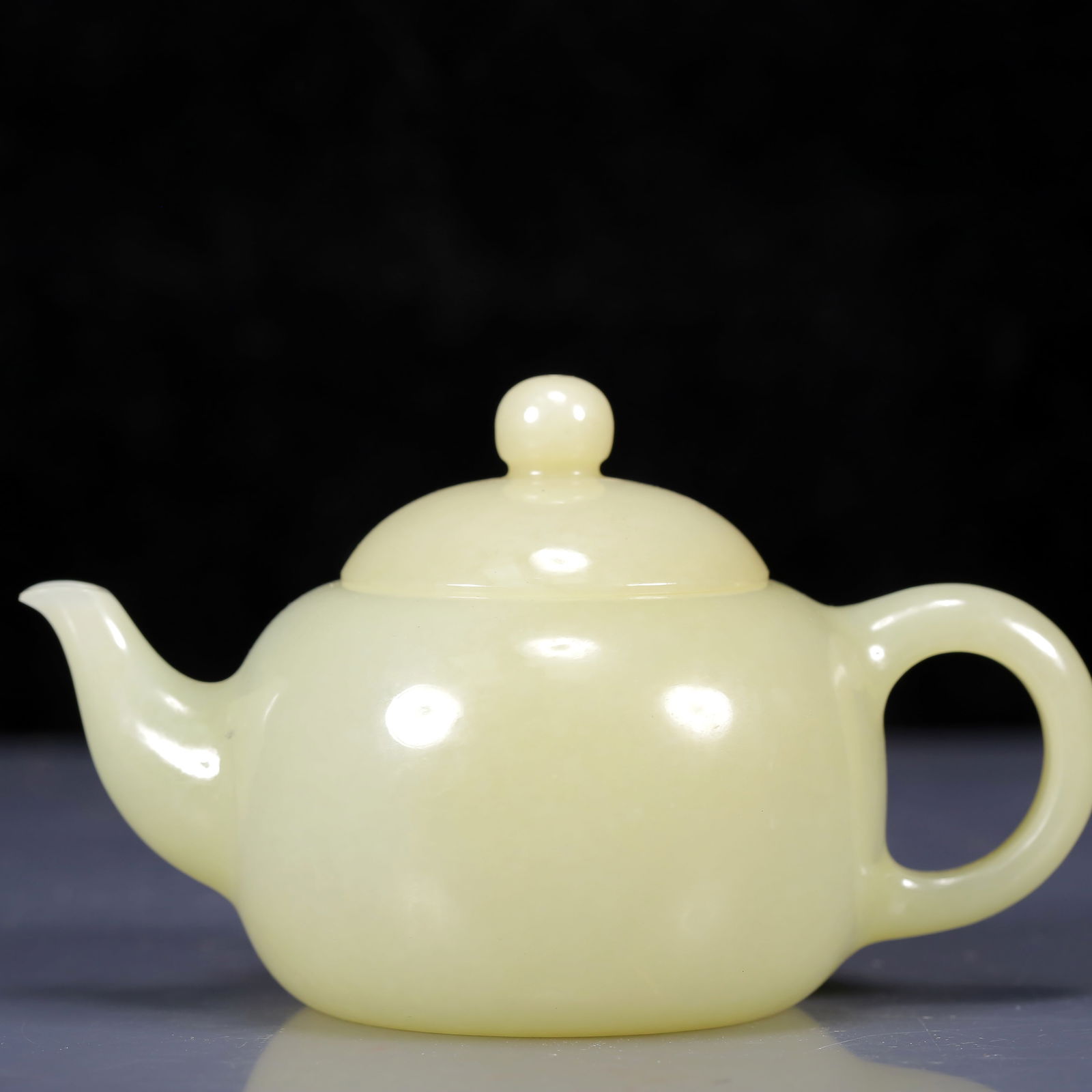 An Exquisite White Jade Teapot (1 of 9)