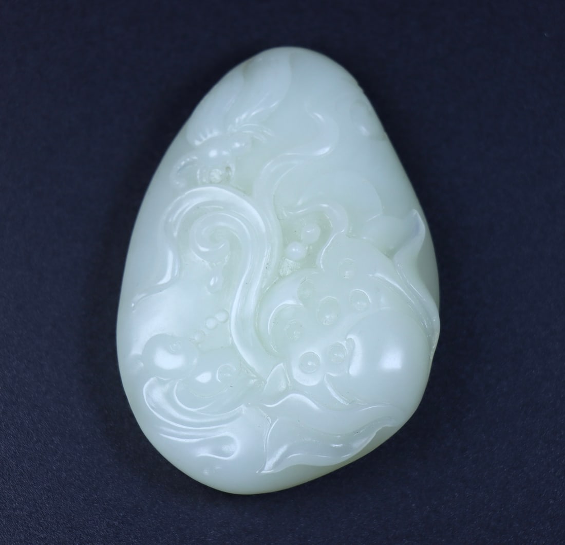 An Exquisite White Jade Flower Pattern Pendant - 2