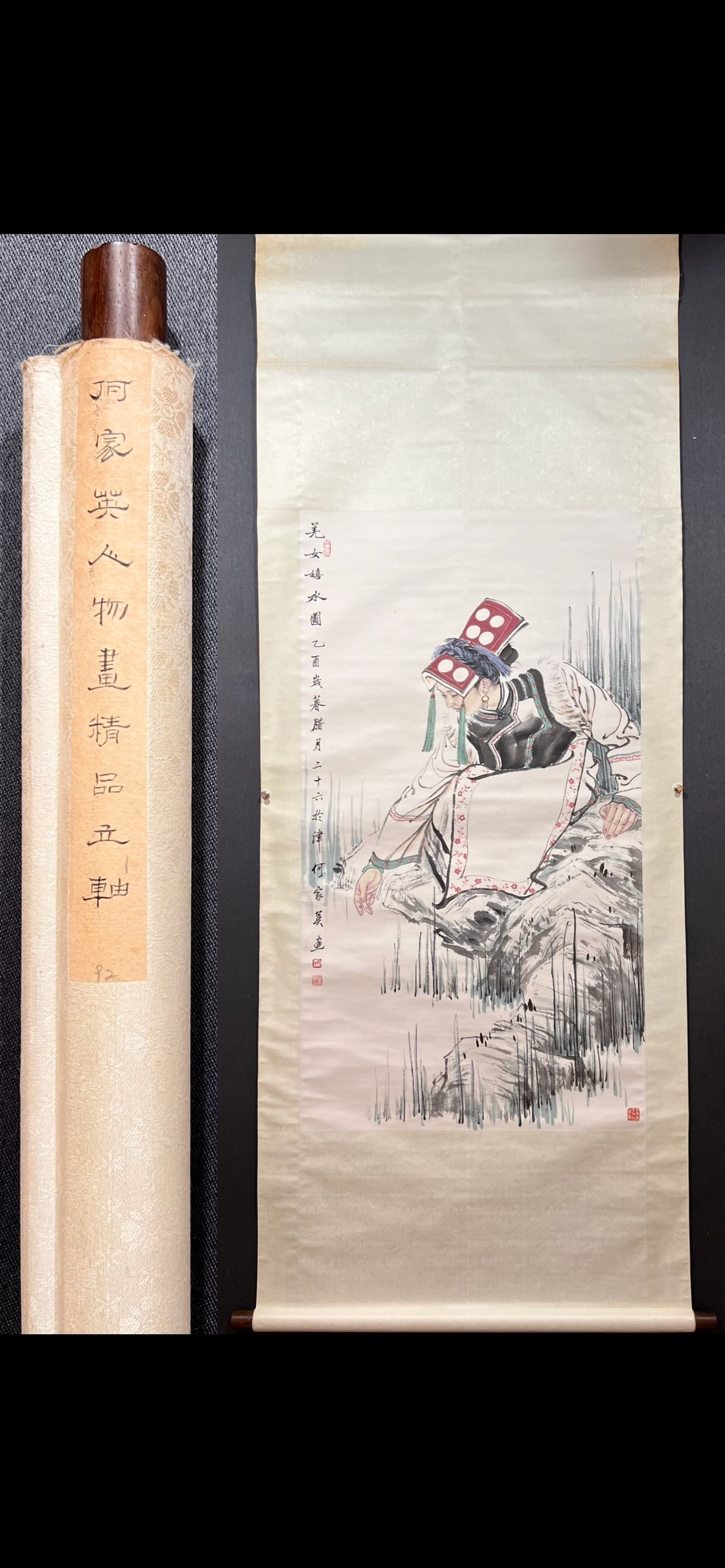 A Chinese Vertical Scroll Ink Painting of Figure and Story on Paper: A Chinese Vertical Scroll Ink Painting of Figure and Story on Paper,He Jiaying,Size:26.8inx48.4in 一幅中国水墨人物故事画立๘