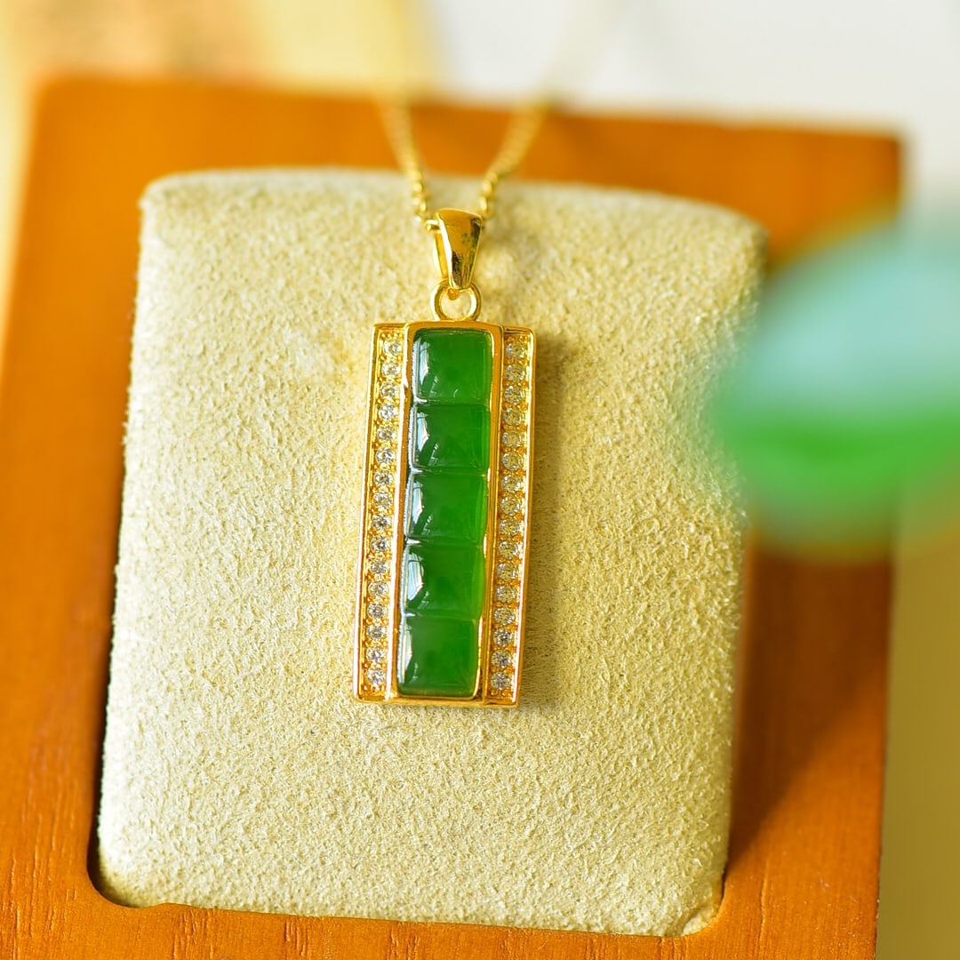 A Exquisite Sterling Silver-Gold Plated Inlaid Jasper Necklace,Inlaid Diamond: A Exquisite Sterling Silver-Gold Plated Inlaid Jasper Necklace,Inlaid Diamond,Size:0.4inx1.1in 纯银镀金镶碧玉项链,嵌钻石